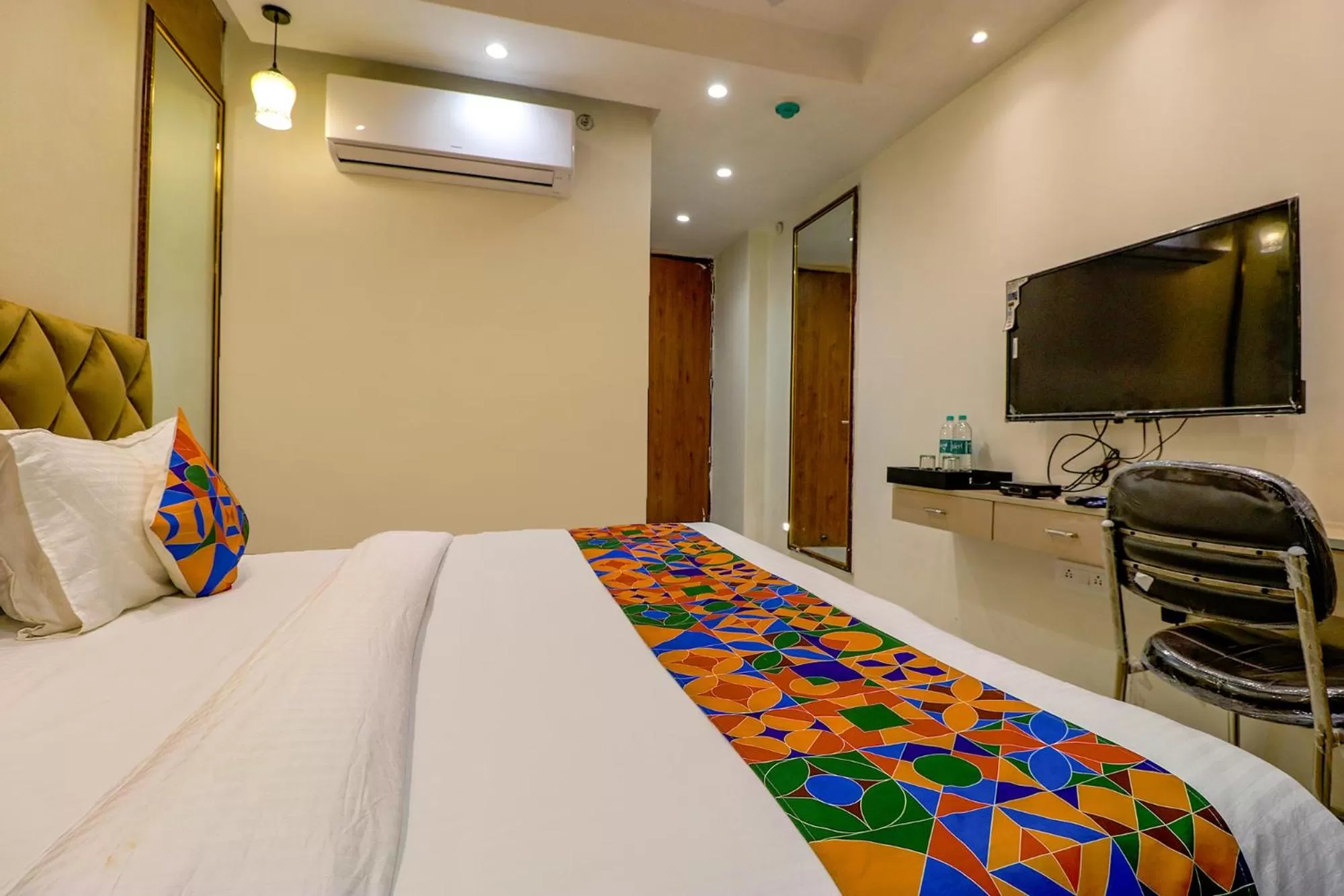 Bed in FabHotel Pitampura