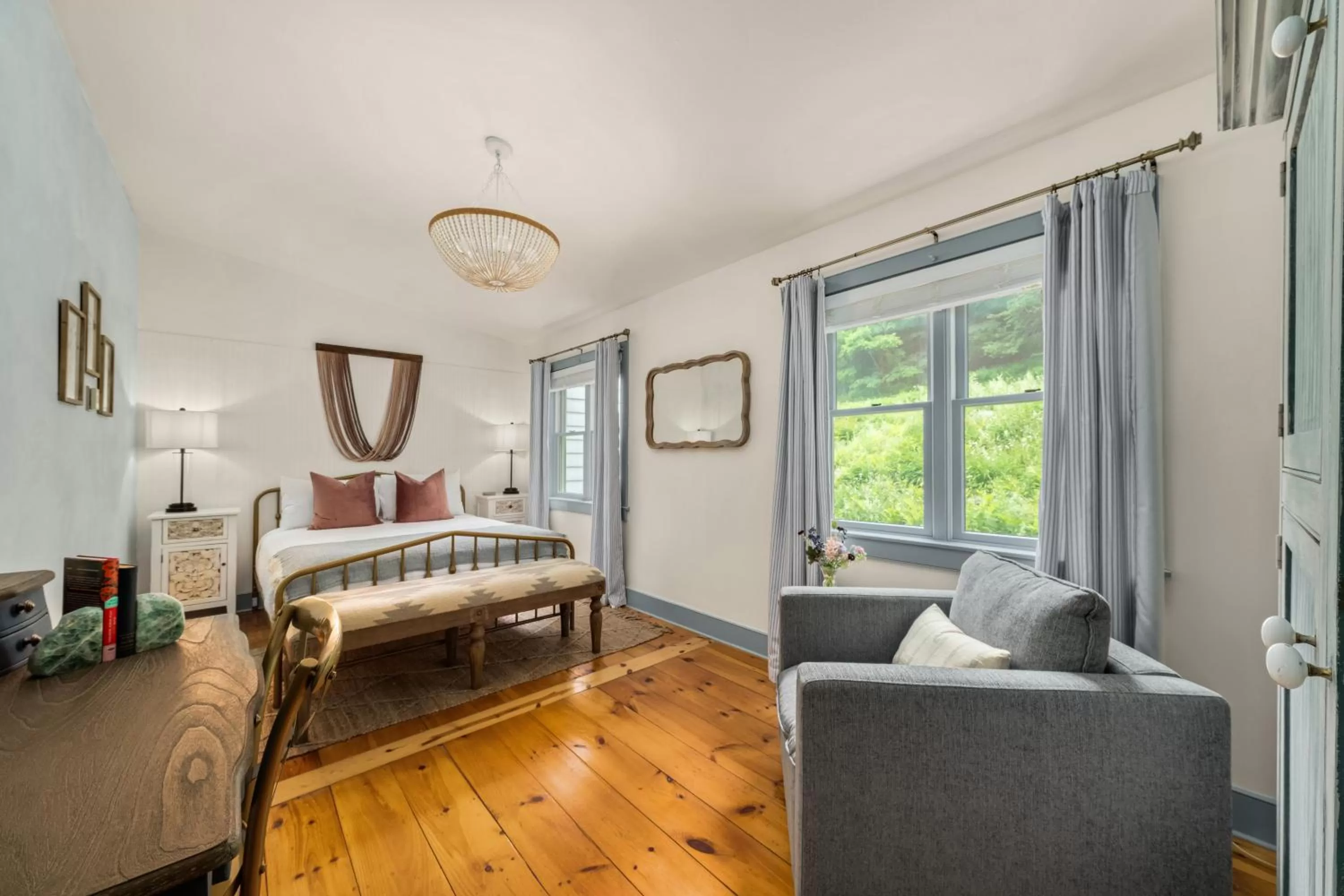 Photo of the whole room, Bed in Inn at Silver Maple Farm