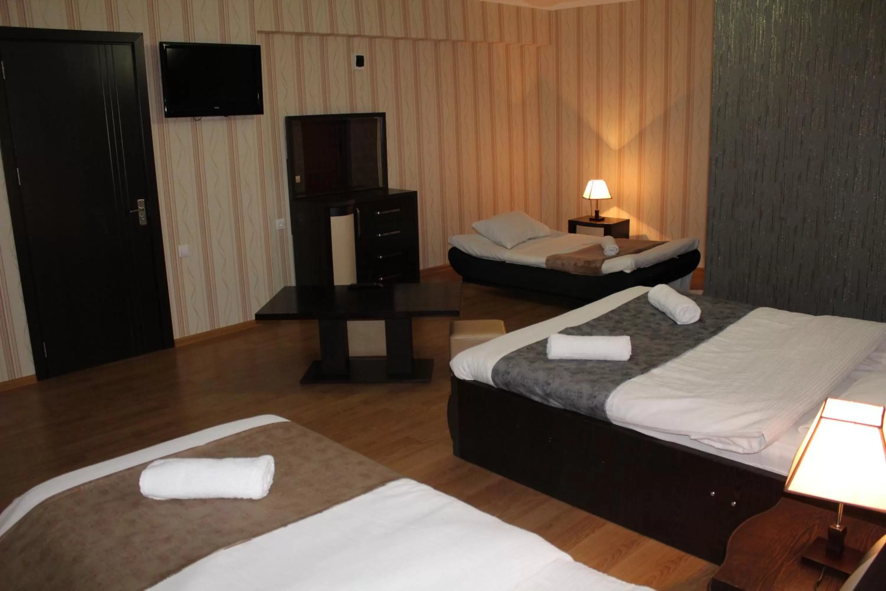 Photo of the whole room, Bed in Hotel Elegant