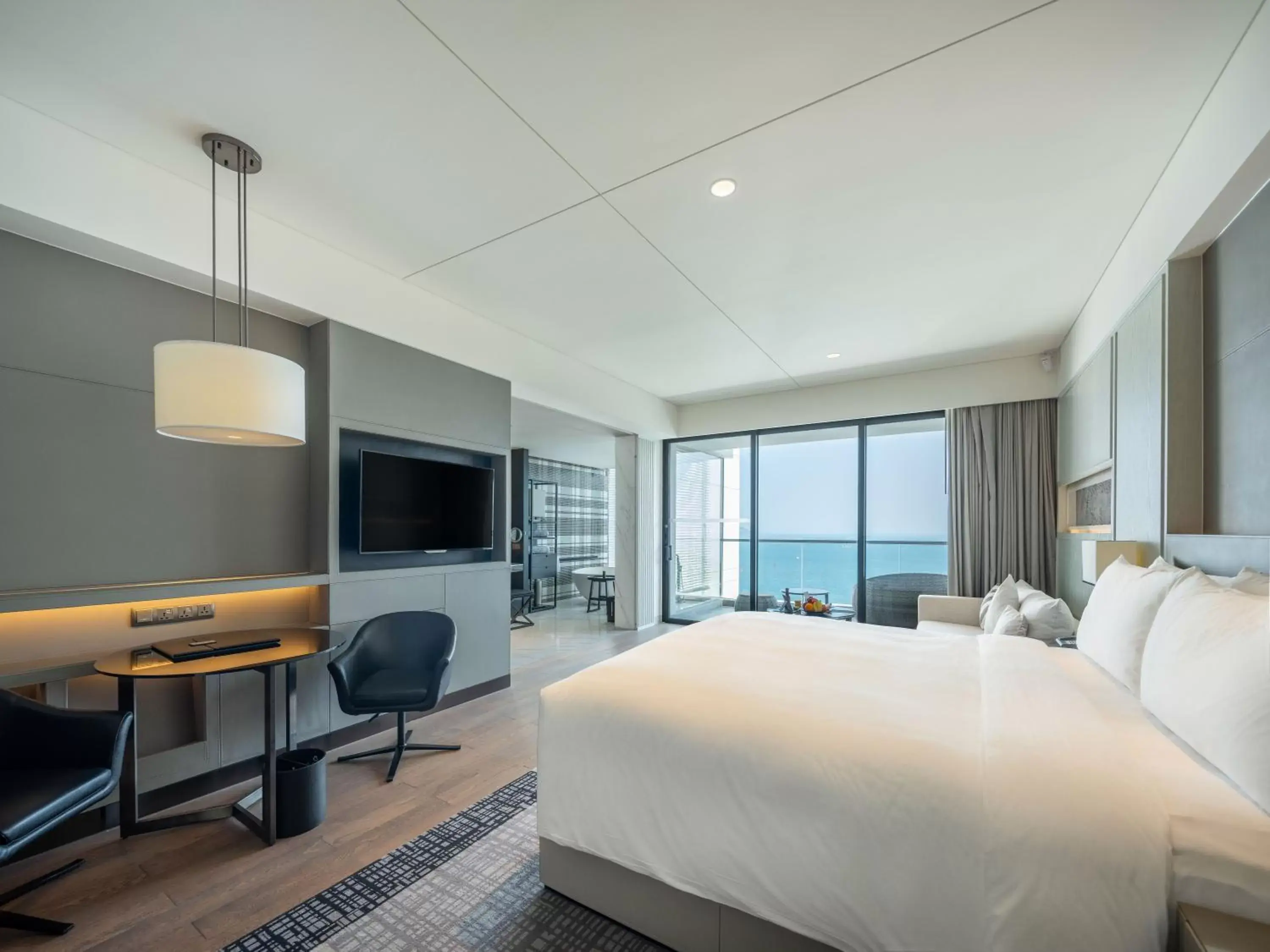 Glamorous Room, Guest room, 1 King, Ocean view, Balcony in The Shanhaitian Resort Sanya, Autograph Collection Glamorous Room, Guest room, 1 King, Ocean view, Balcony in The Shanhaitian Resort Sanya, Autograph Collection