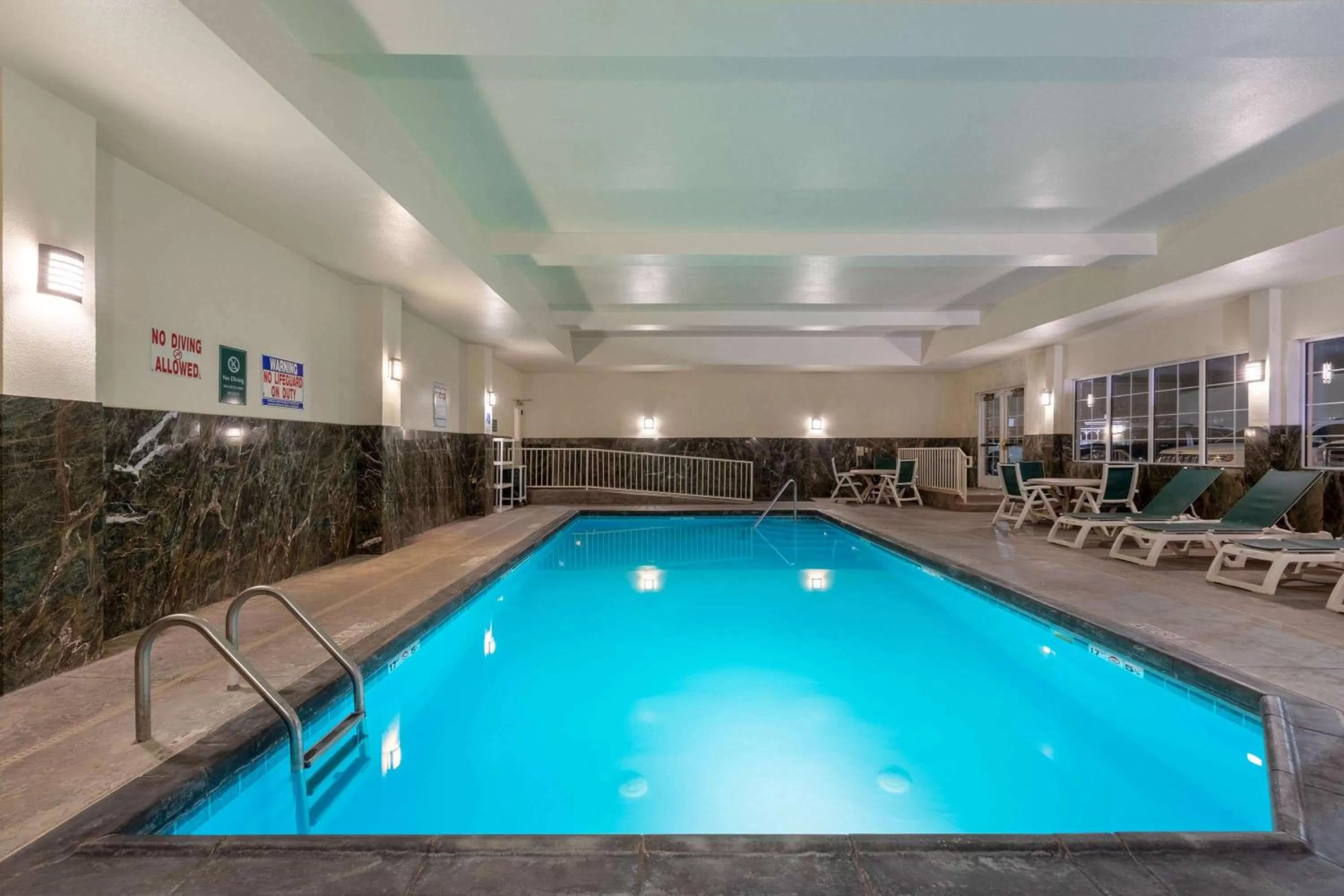 Hot Tub in La Quinta by Wyndham Dodge City