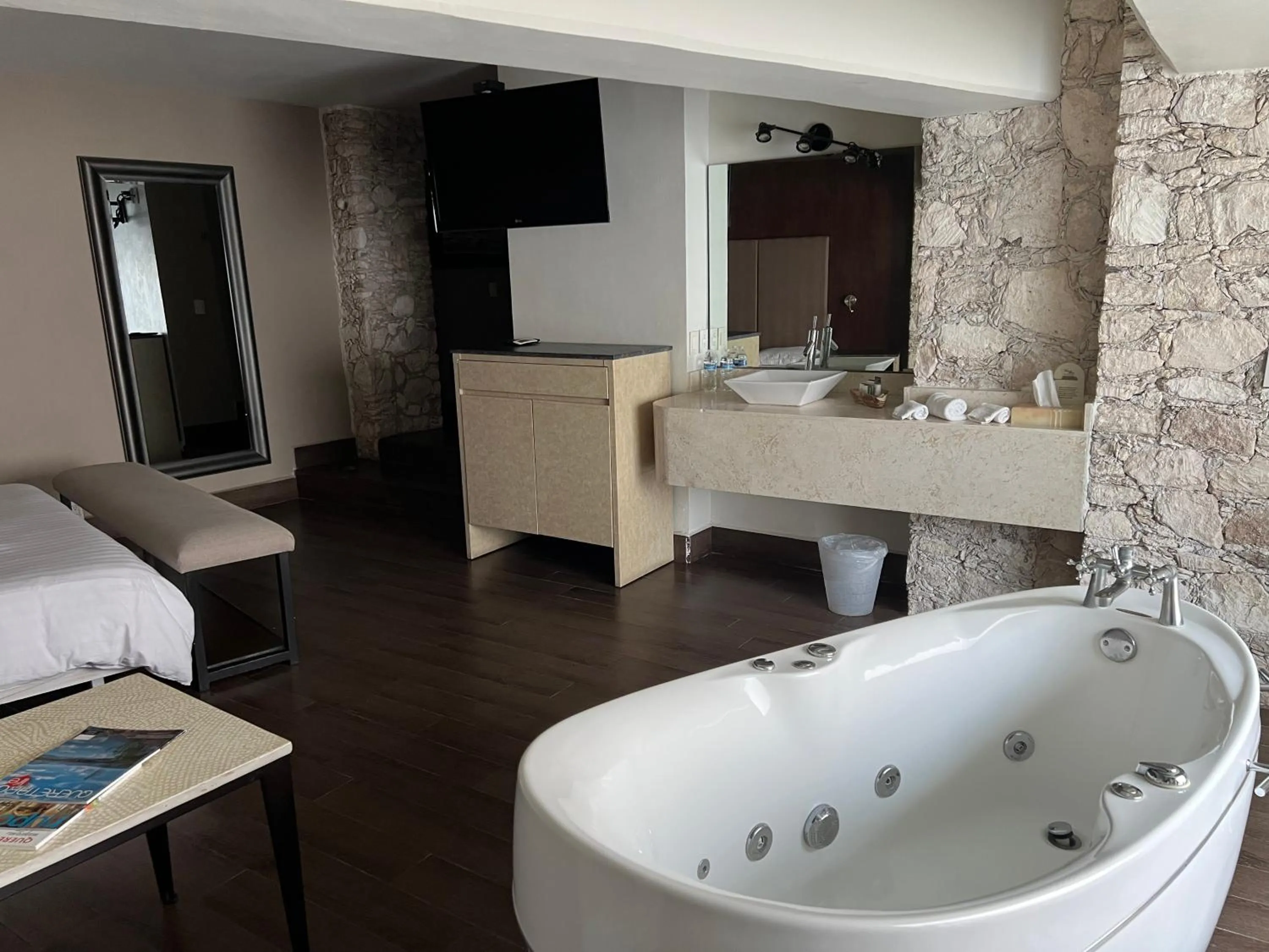 Photo of the whole room in Casa Mateo Hotel Boutique