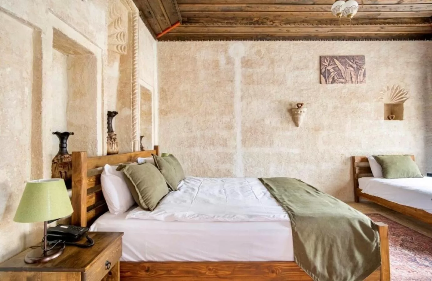 Bed in Uzay Cave Suite Hotel