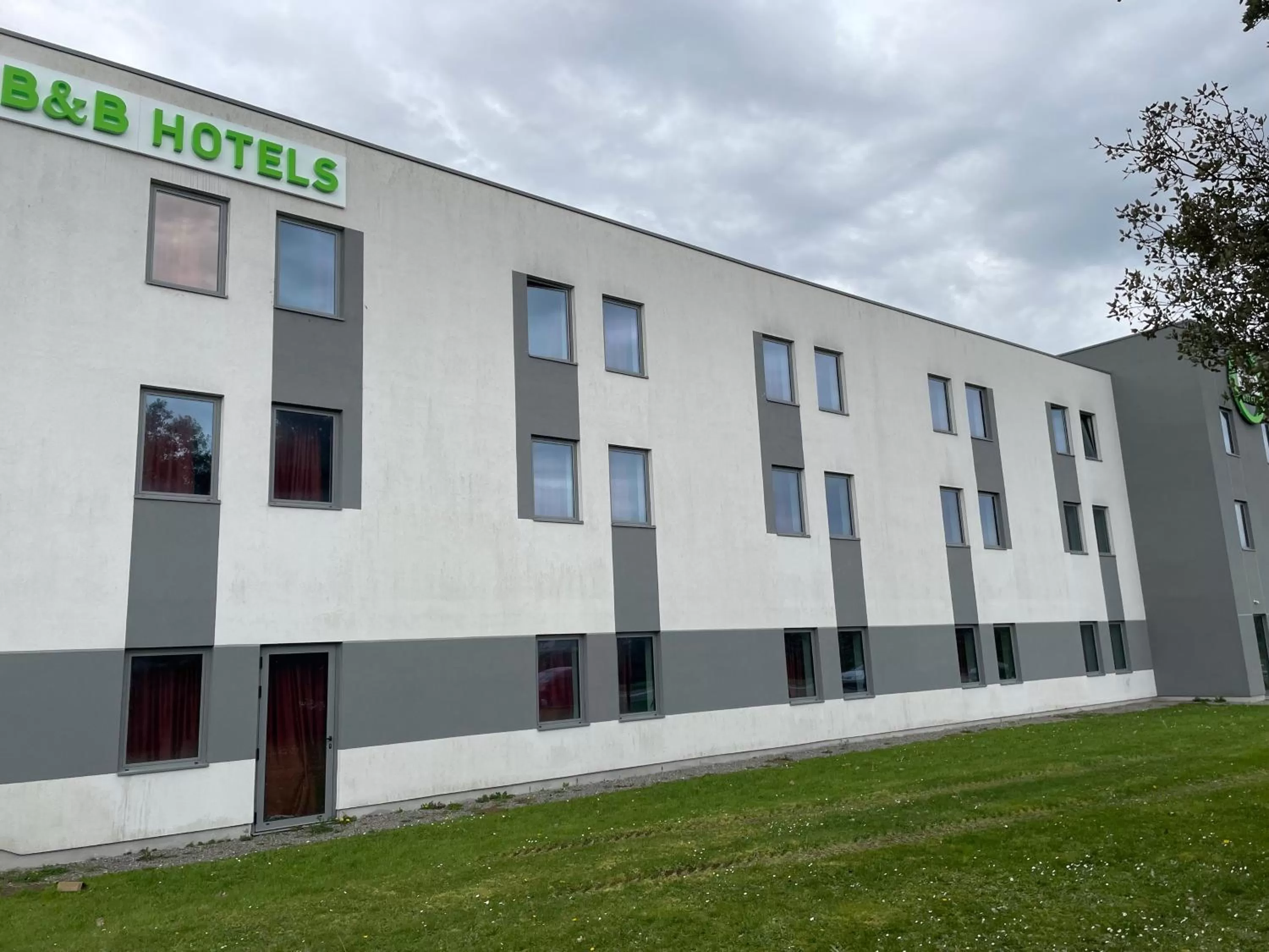 Property building in B&B HOTEL Laval Ouest