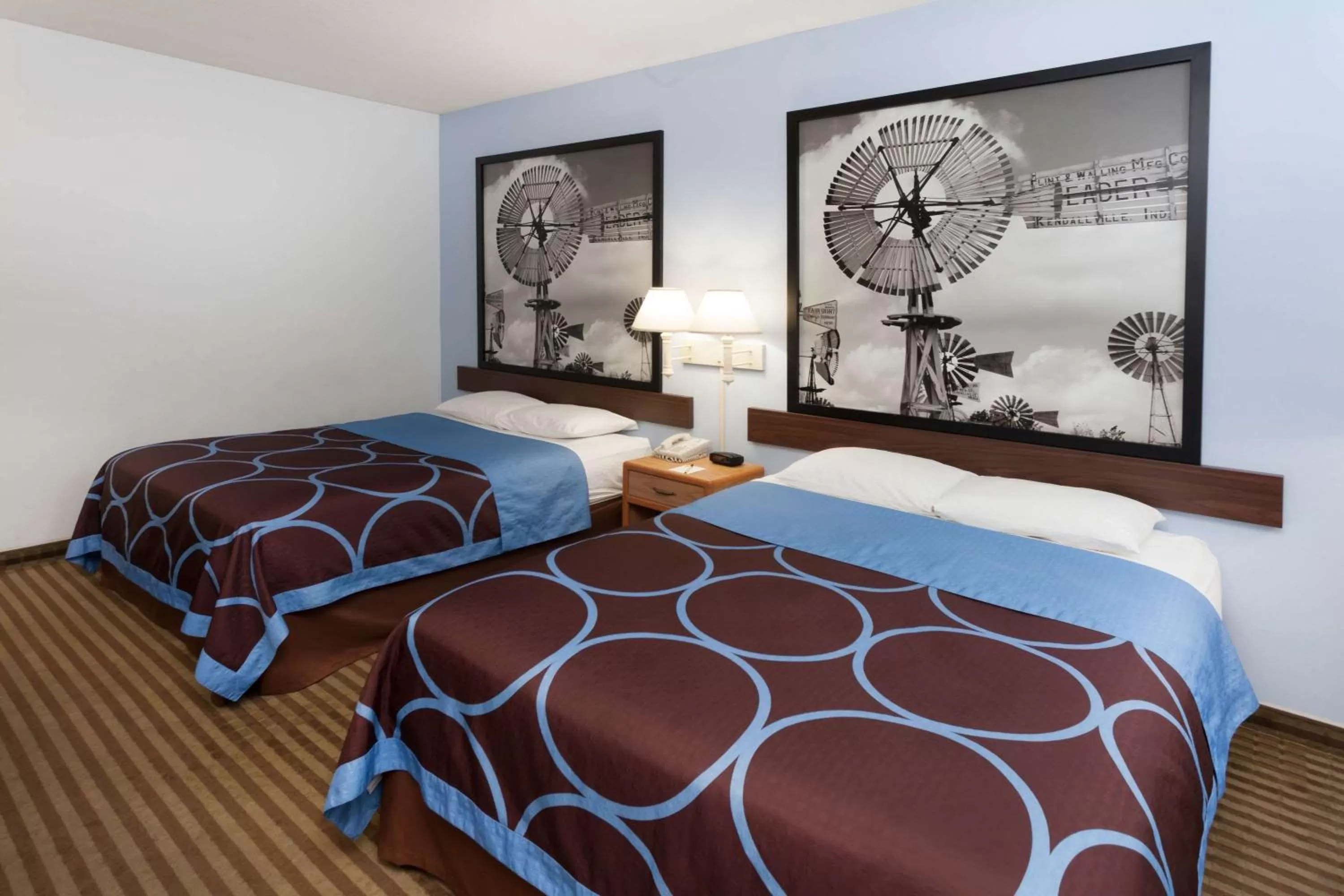 Photo of the whole room, Bed in Super 8 by Wyndham Huntington