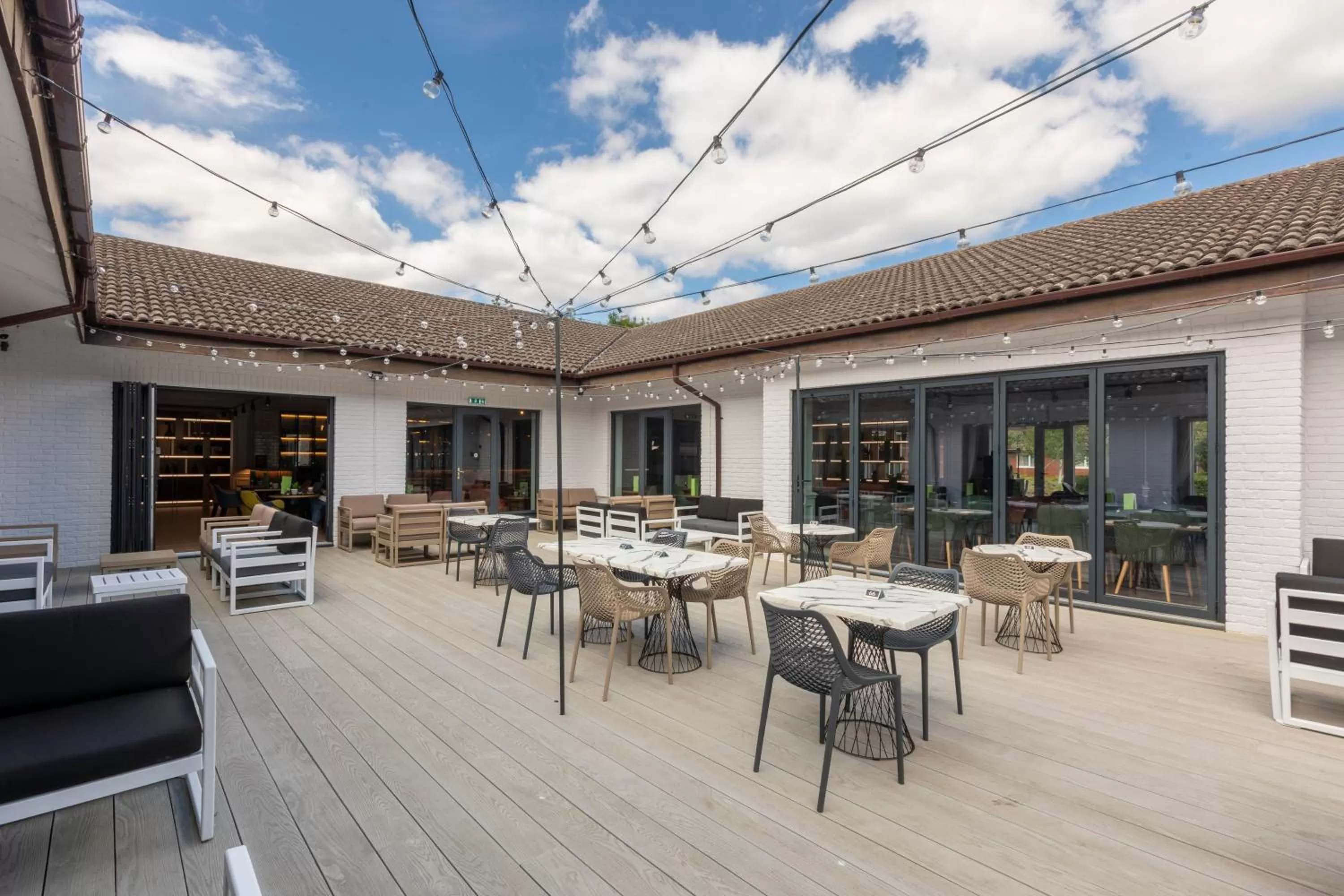 Restaurant/places to eat in Holiday Inn Guildford by IHG