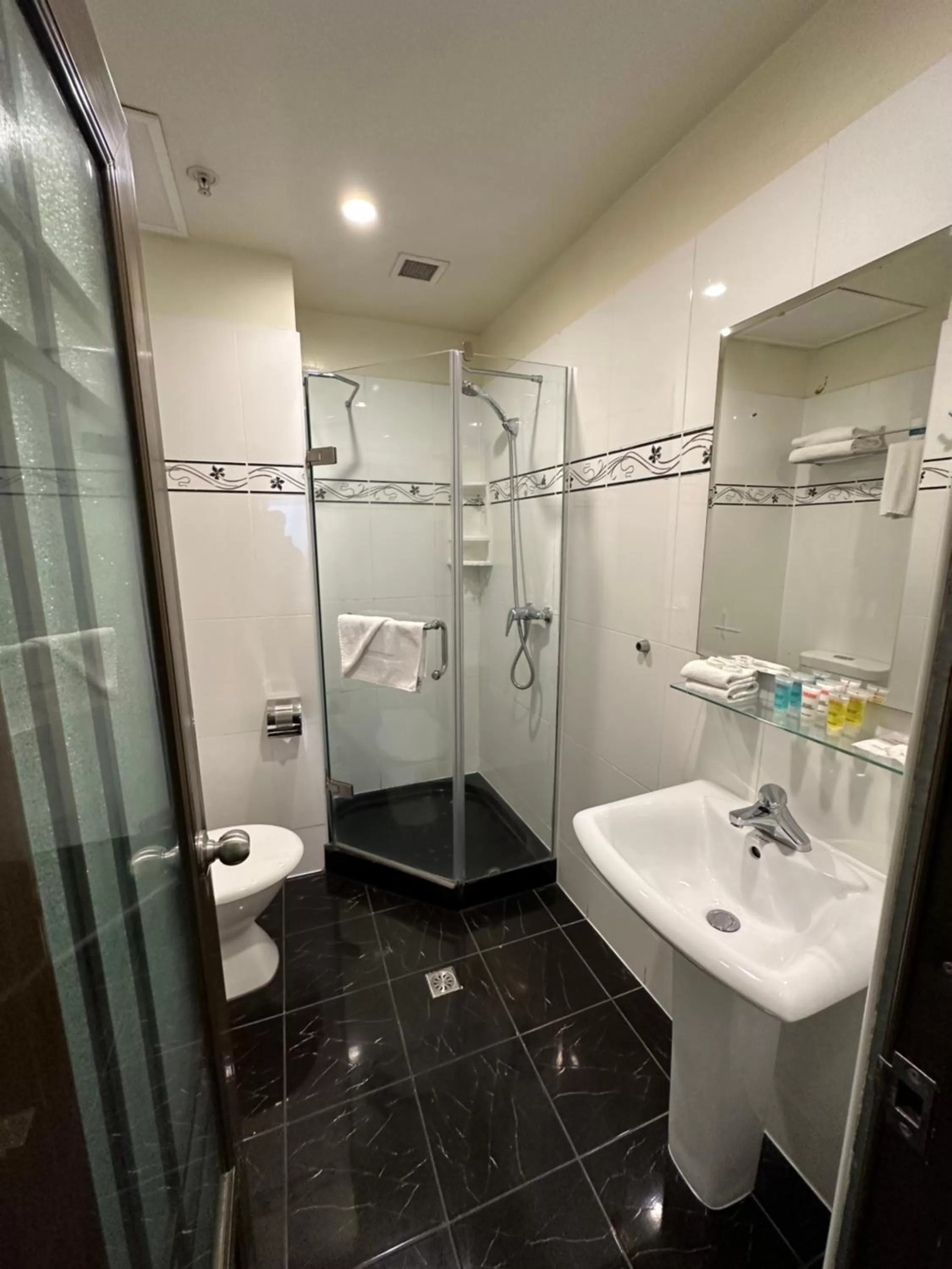 Shower in Trinity Hotel