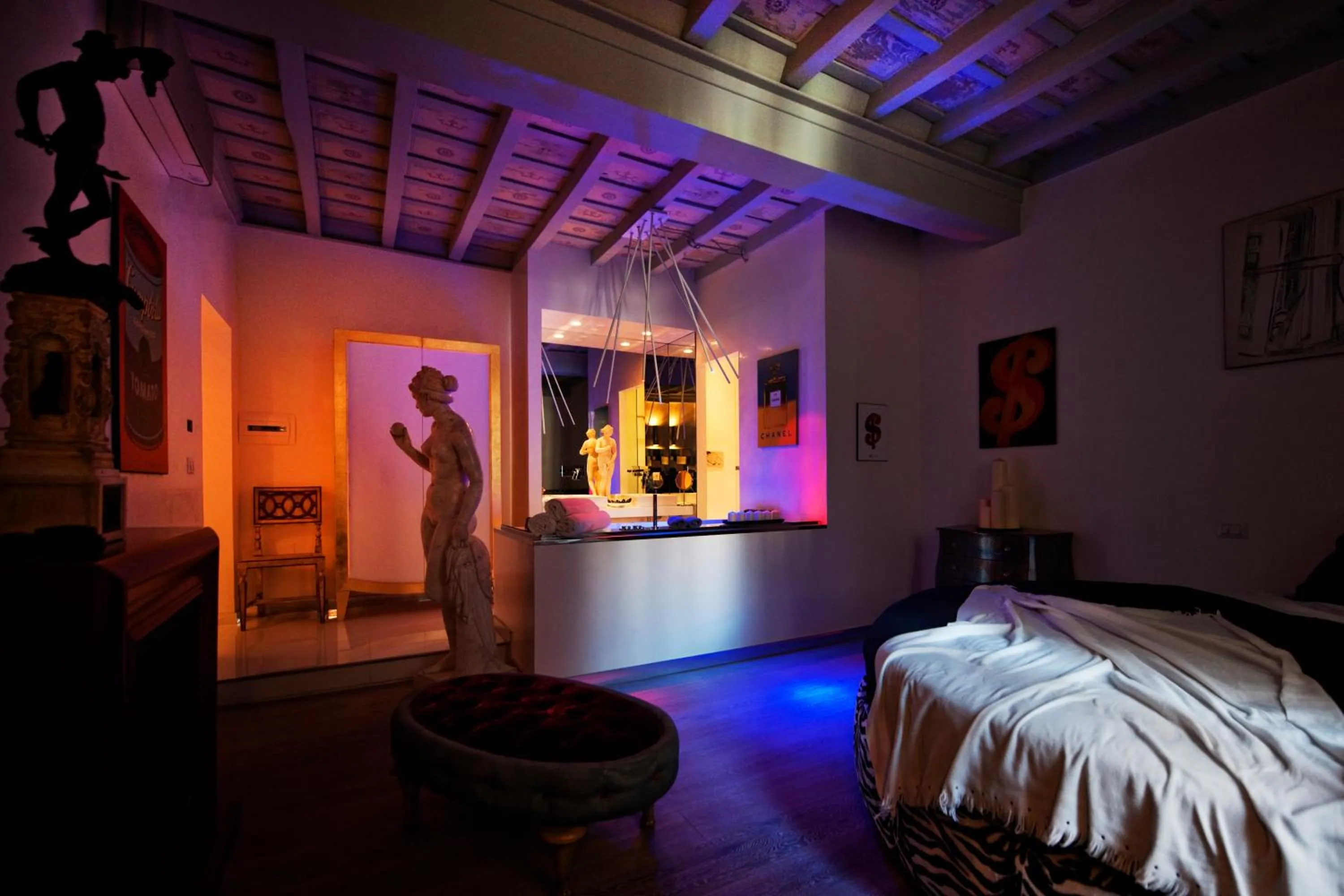 Shower, Bed in Pantheon Relais