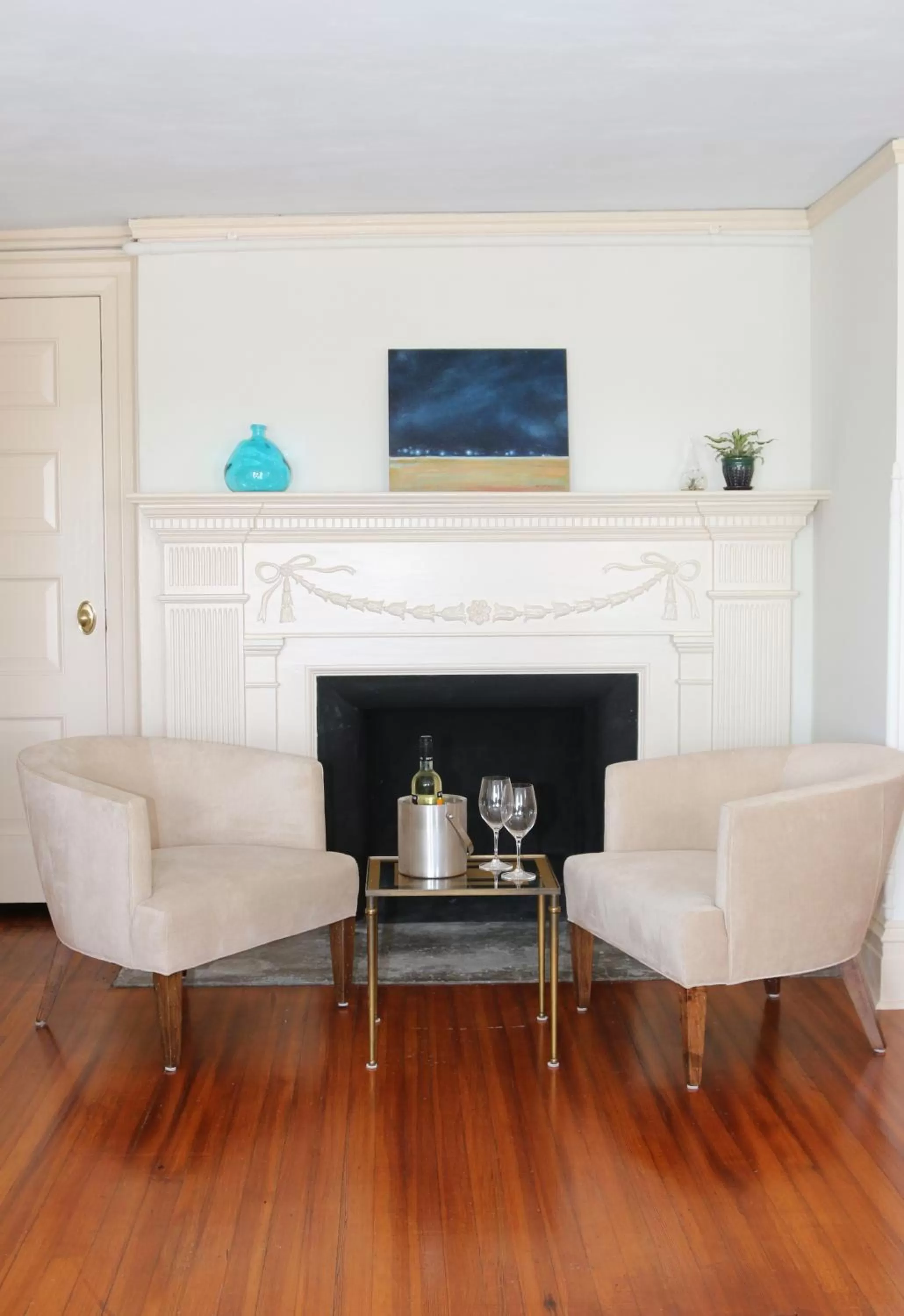 Seating area in Anchorage 1770