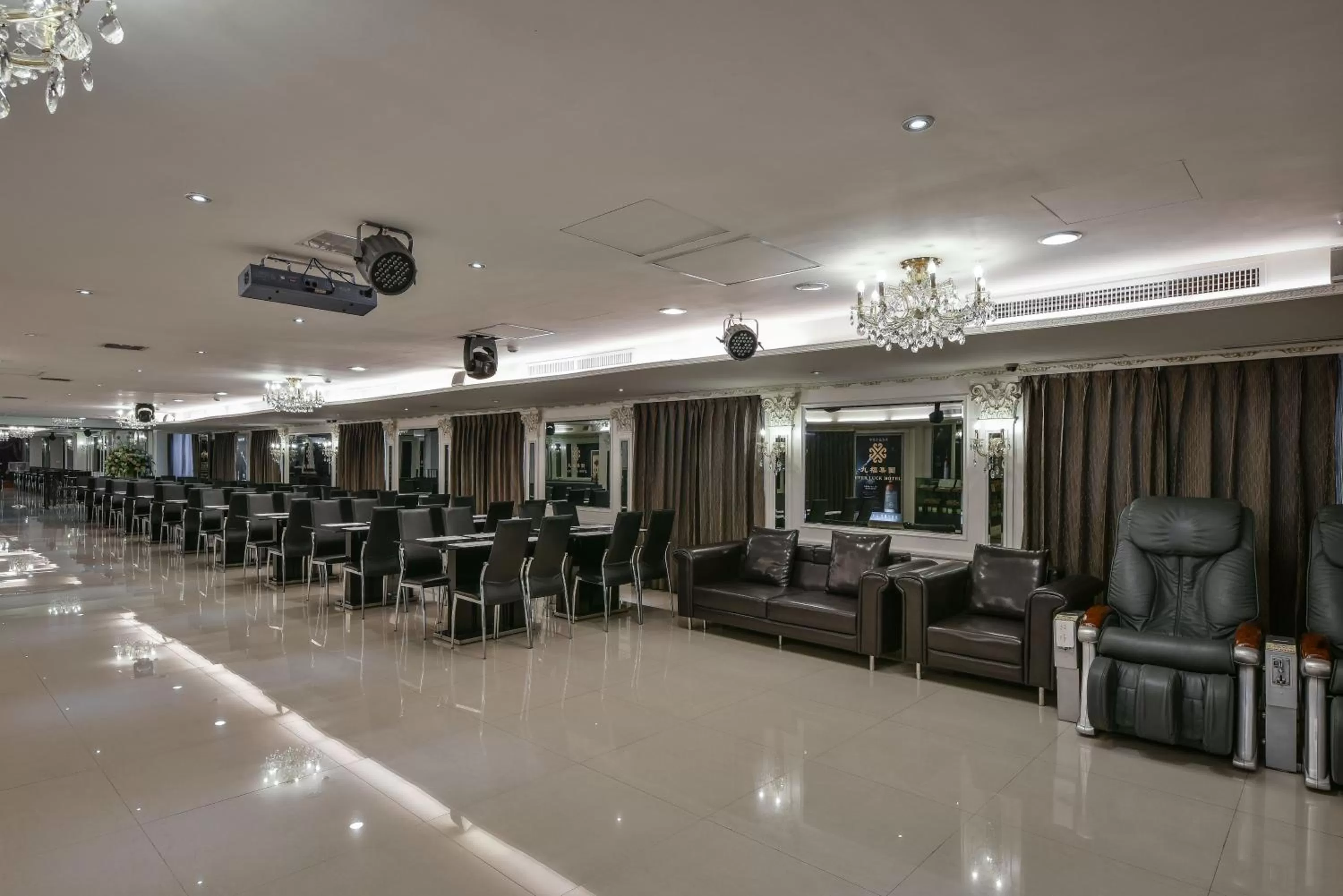 Restaurant/places to eat in Harmonious Hotel