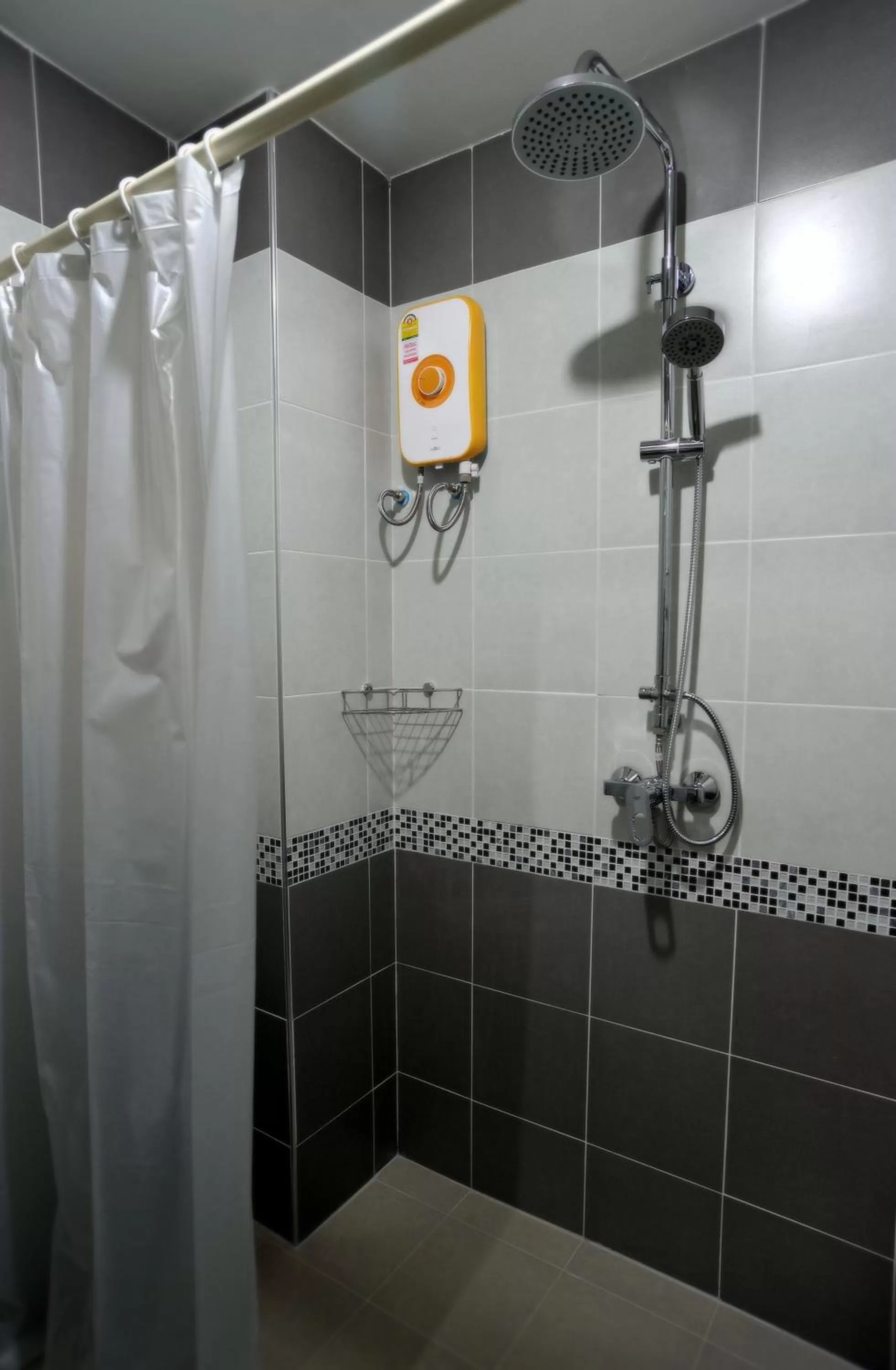 Shower, Bathroom in Suppamitr Villa Hotel