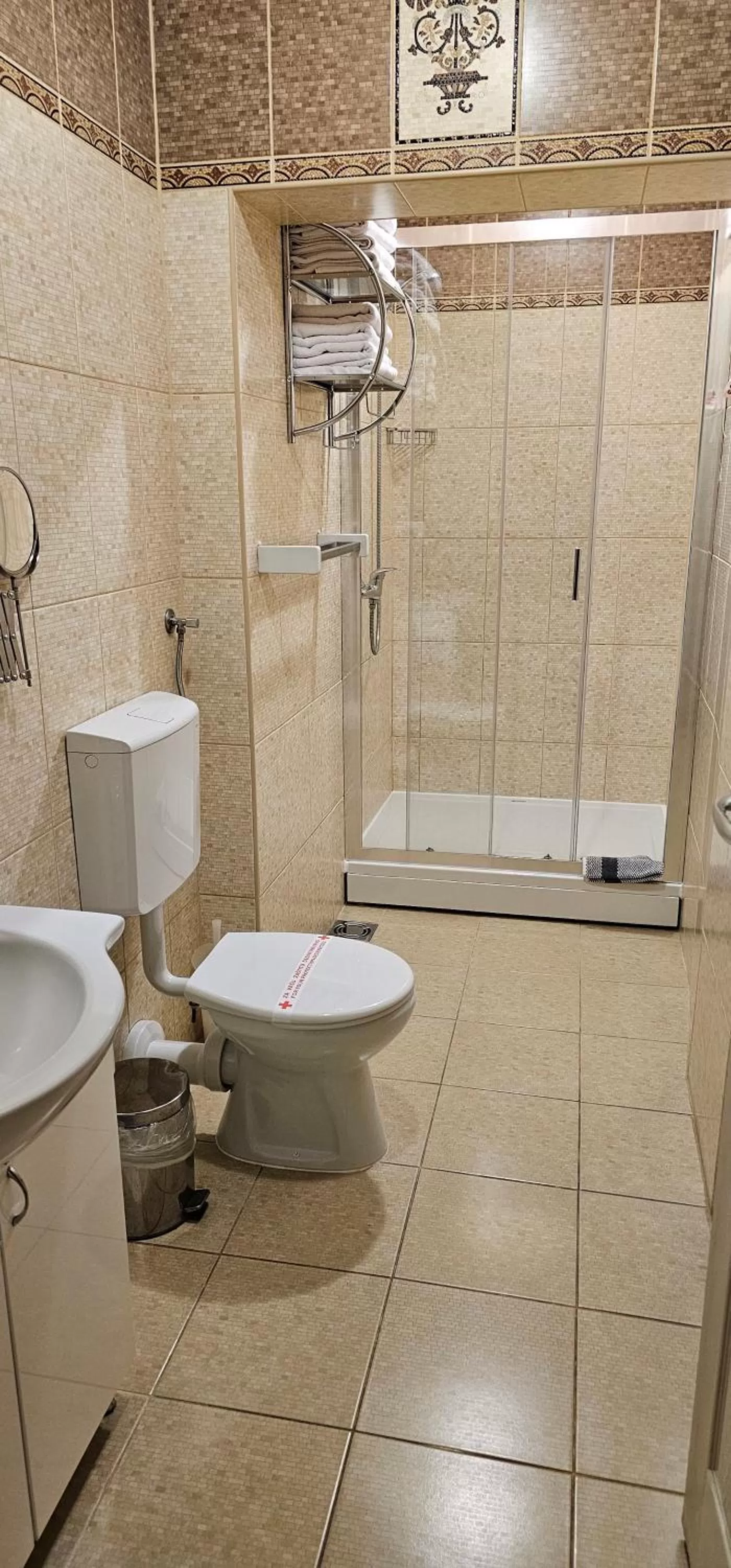 Property building, Bathroom in Hotel Fontana