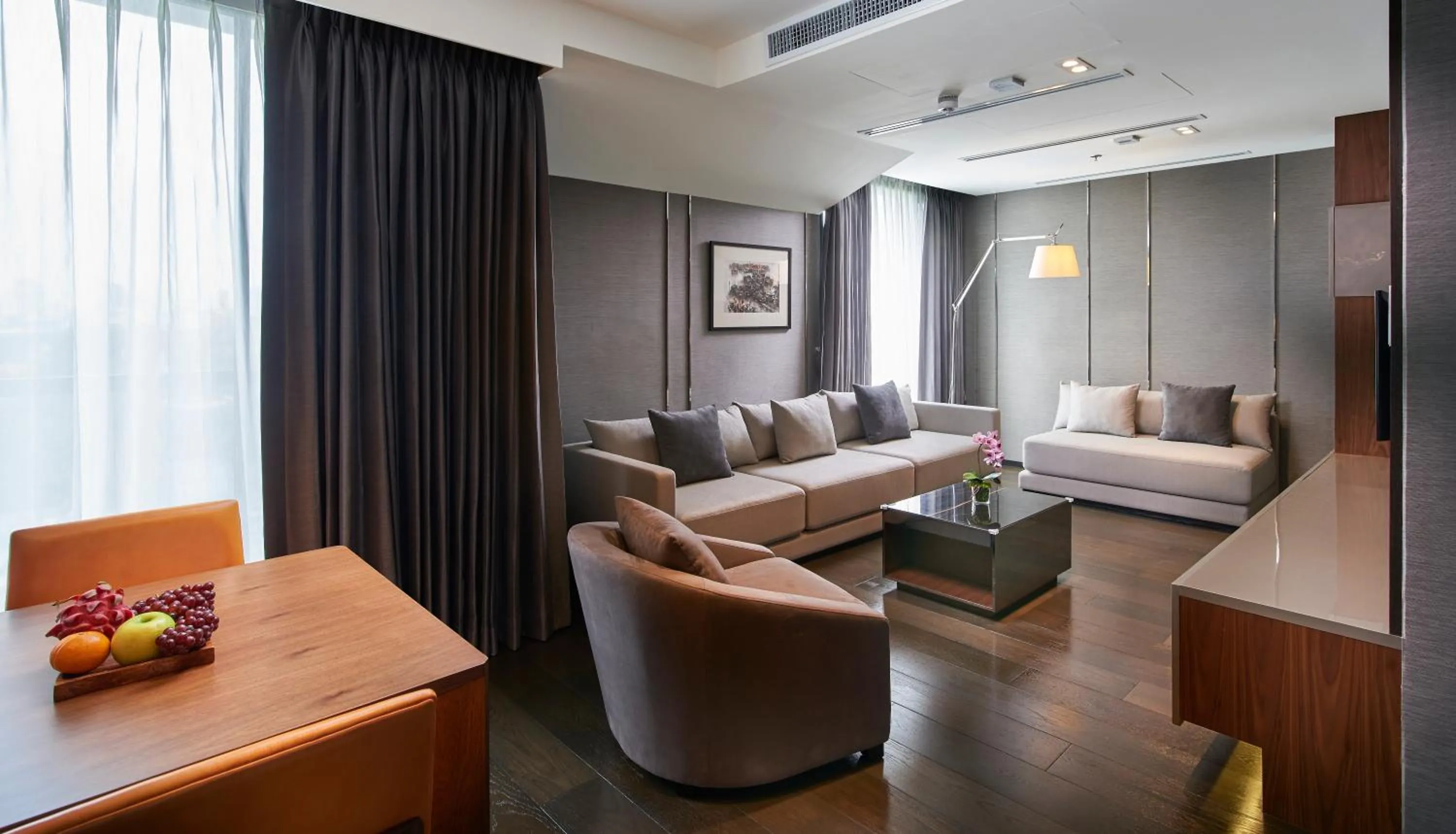 Communal lounge/ TV room in Amp Am House Bangkok Hotel