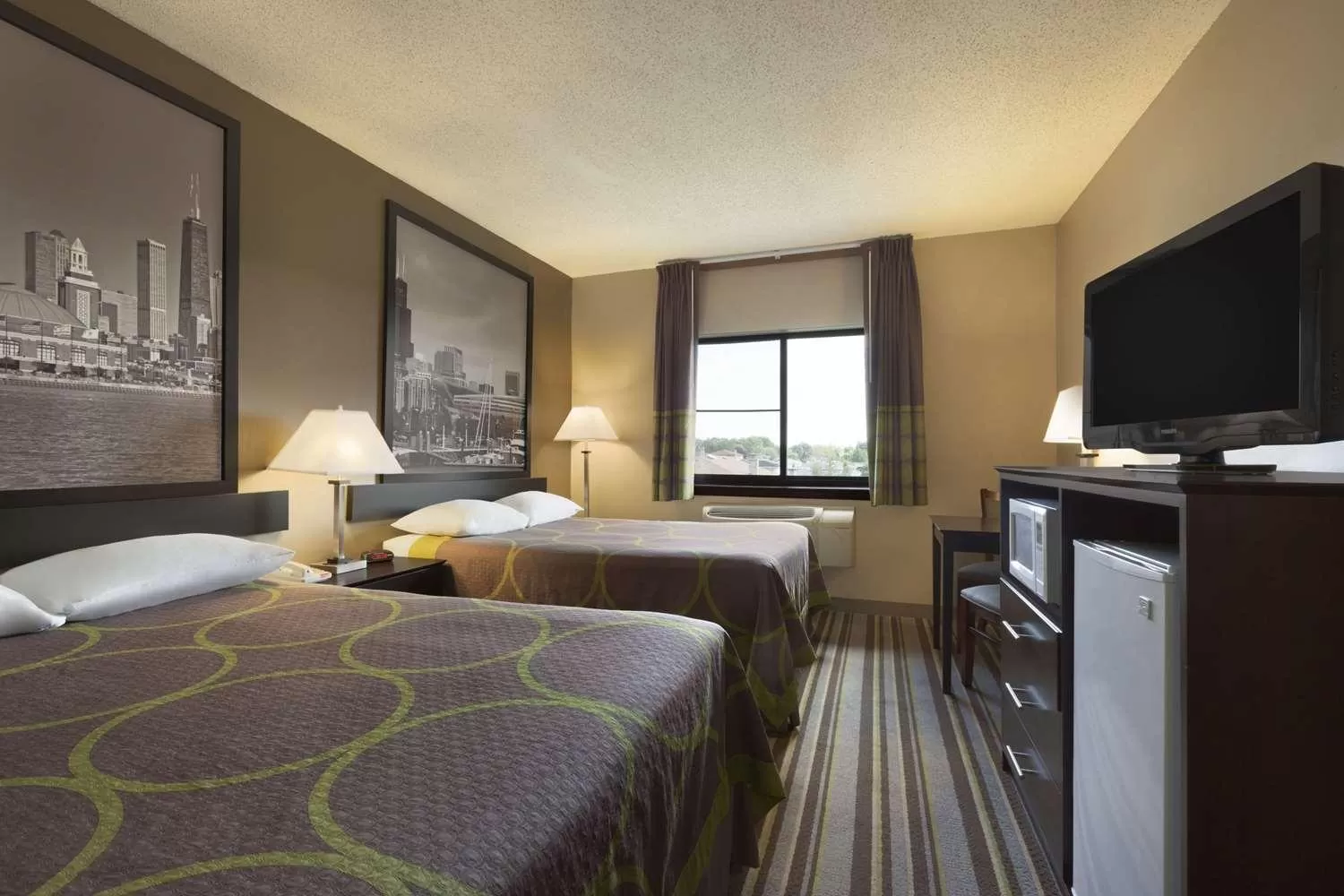 Photo of the whole room, Bed in Super 8 by Wyndham Bridgeview/Chicago Area