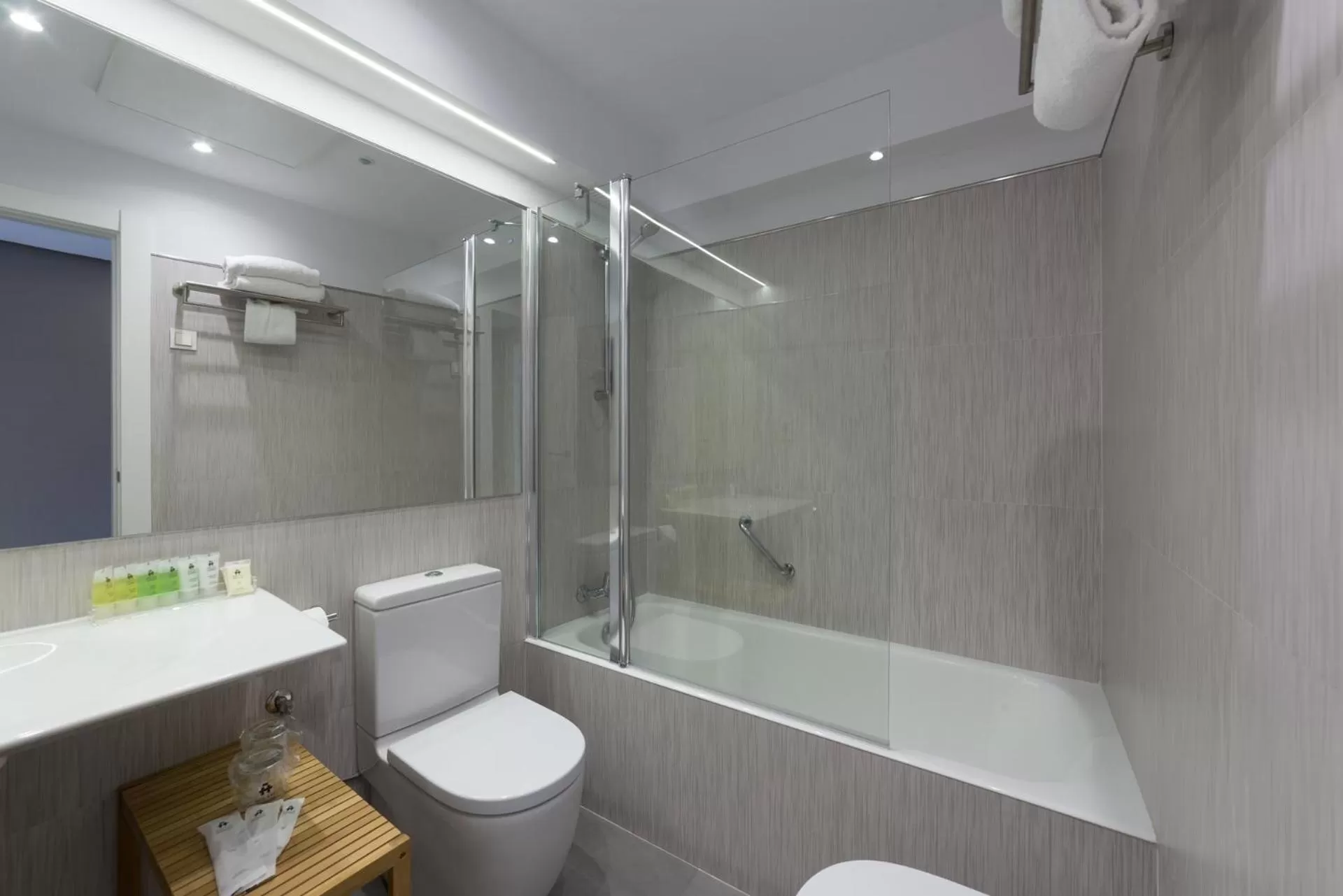 Toilet in Hotel Avenida