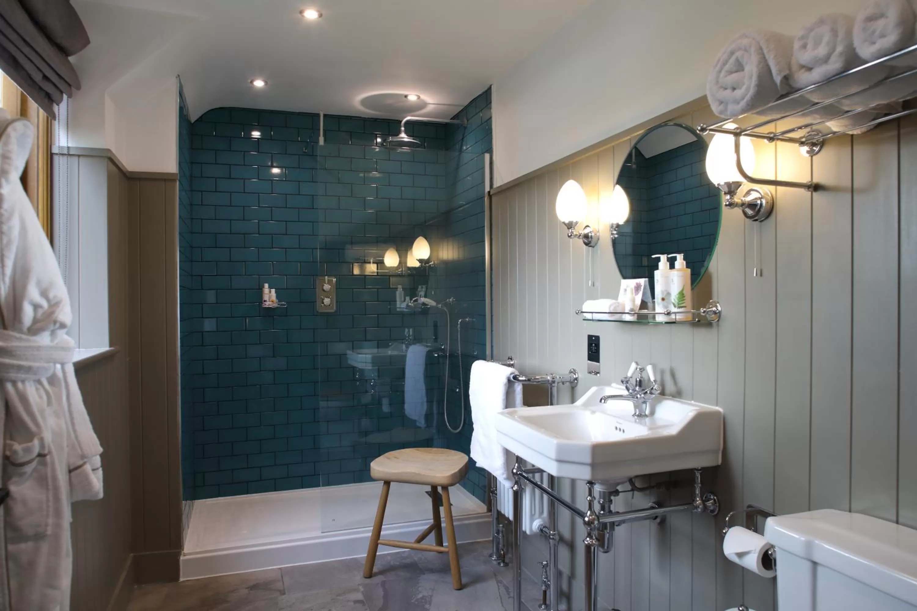 Shower in The Jack Russell