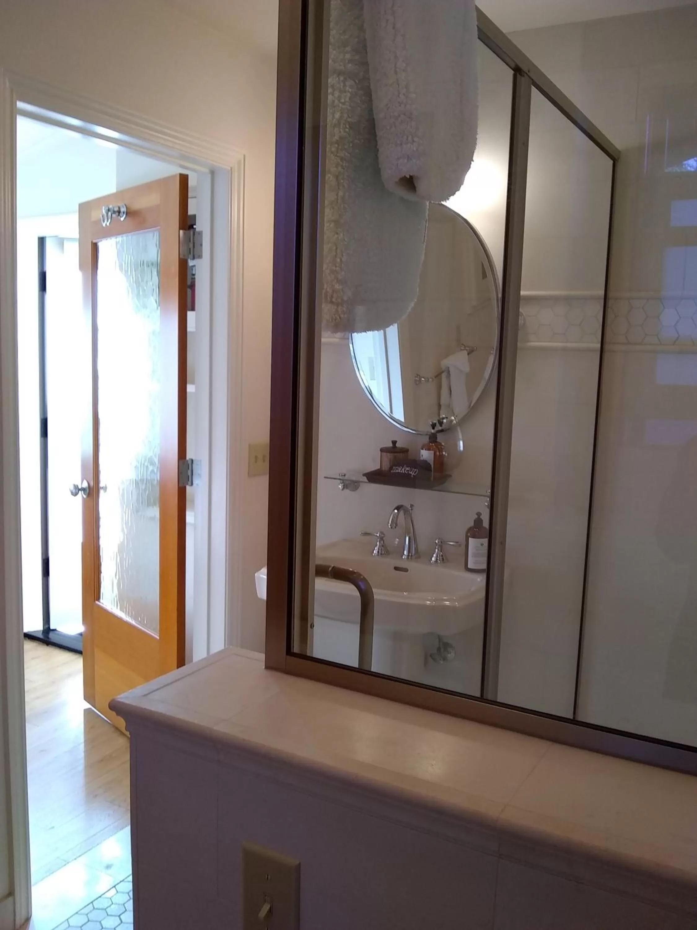 Bathroom in Noyo Harbor Inn