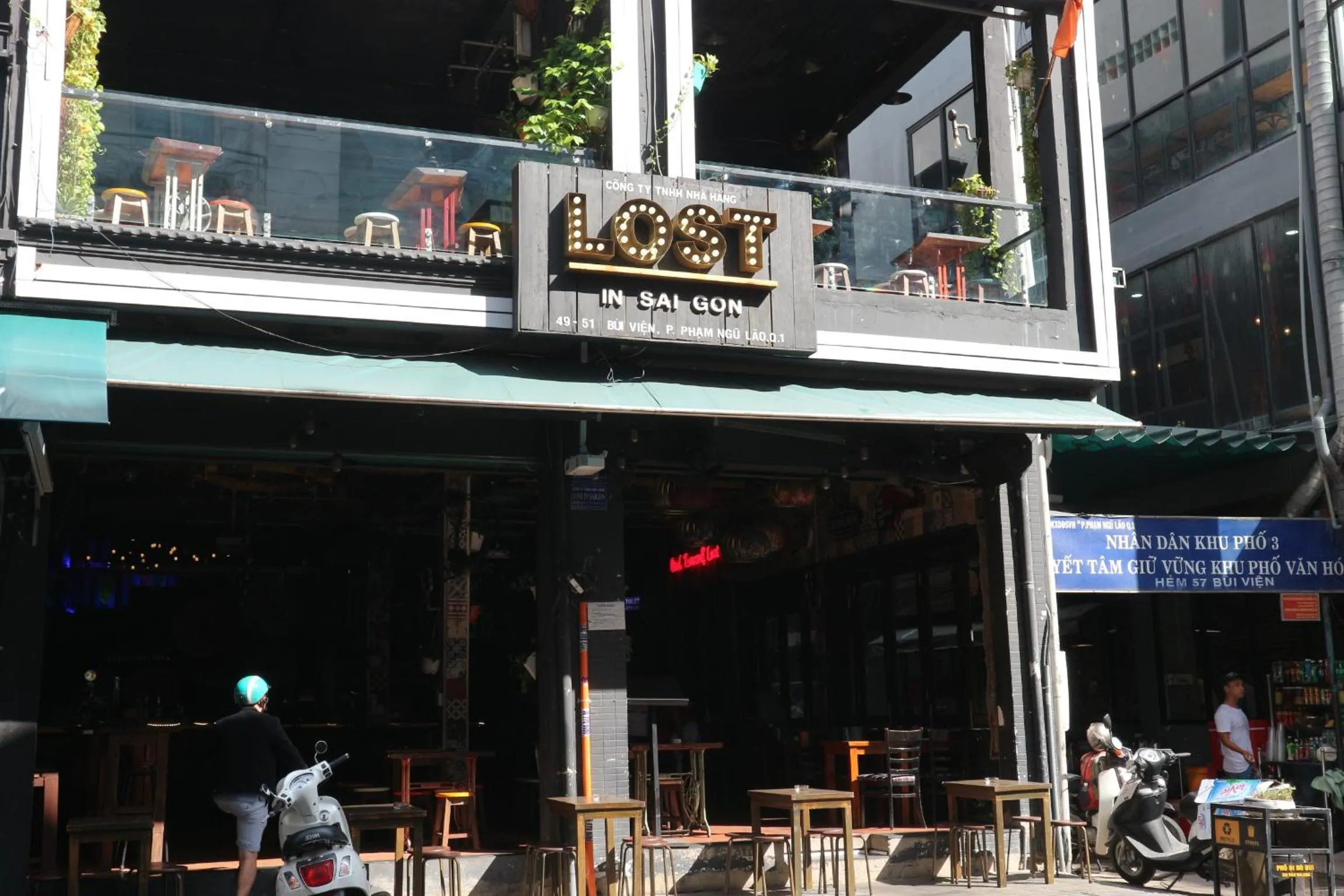 Restaurant/places to eat in Long Hostel