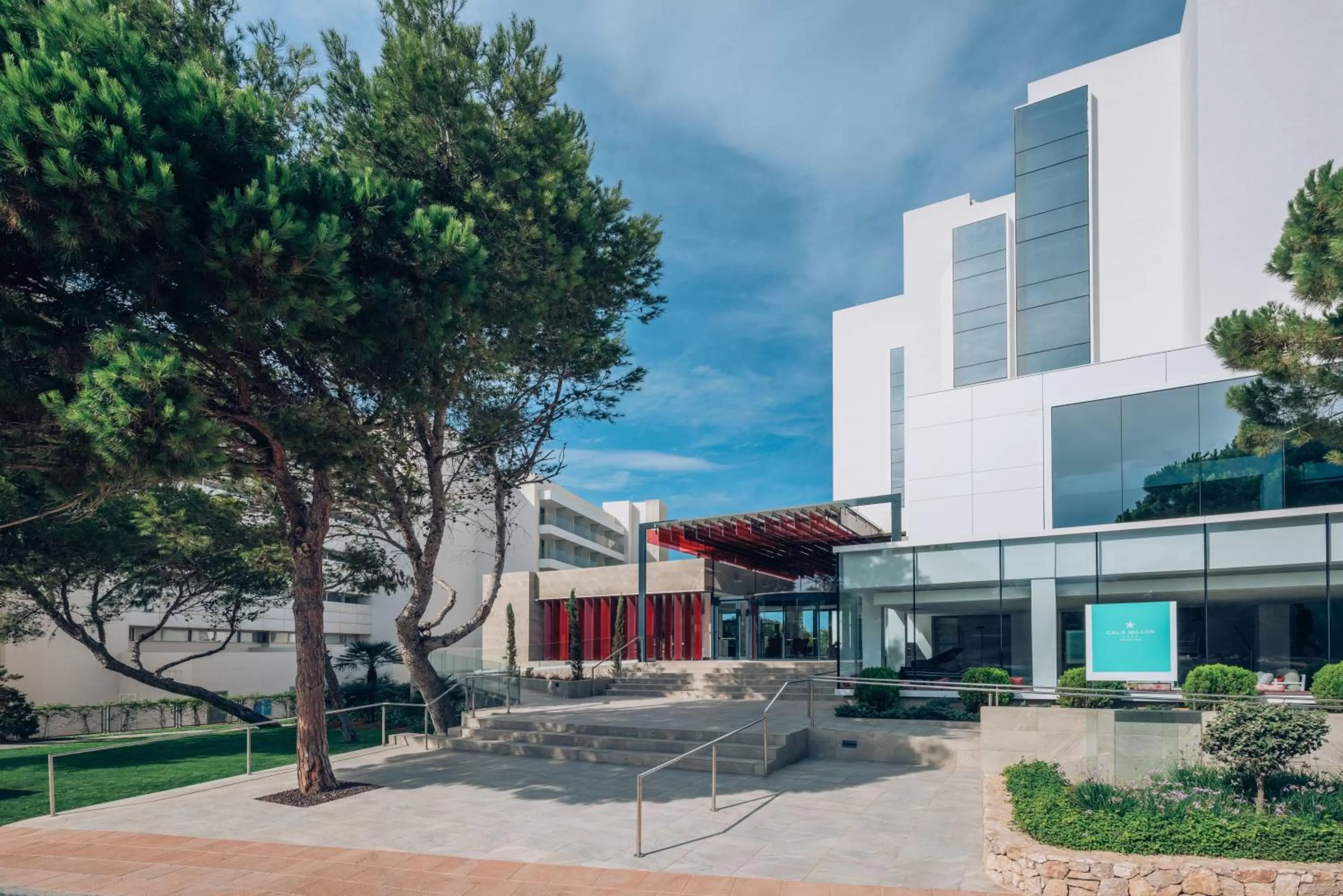 Facade/entrance in Iberostar Waves Cala Millor - Adults Only