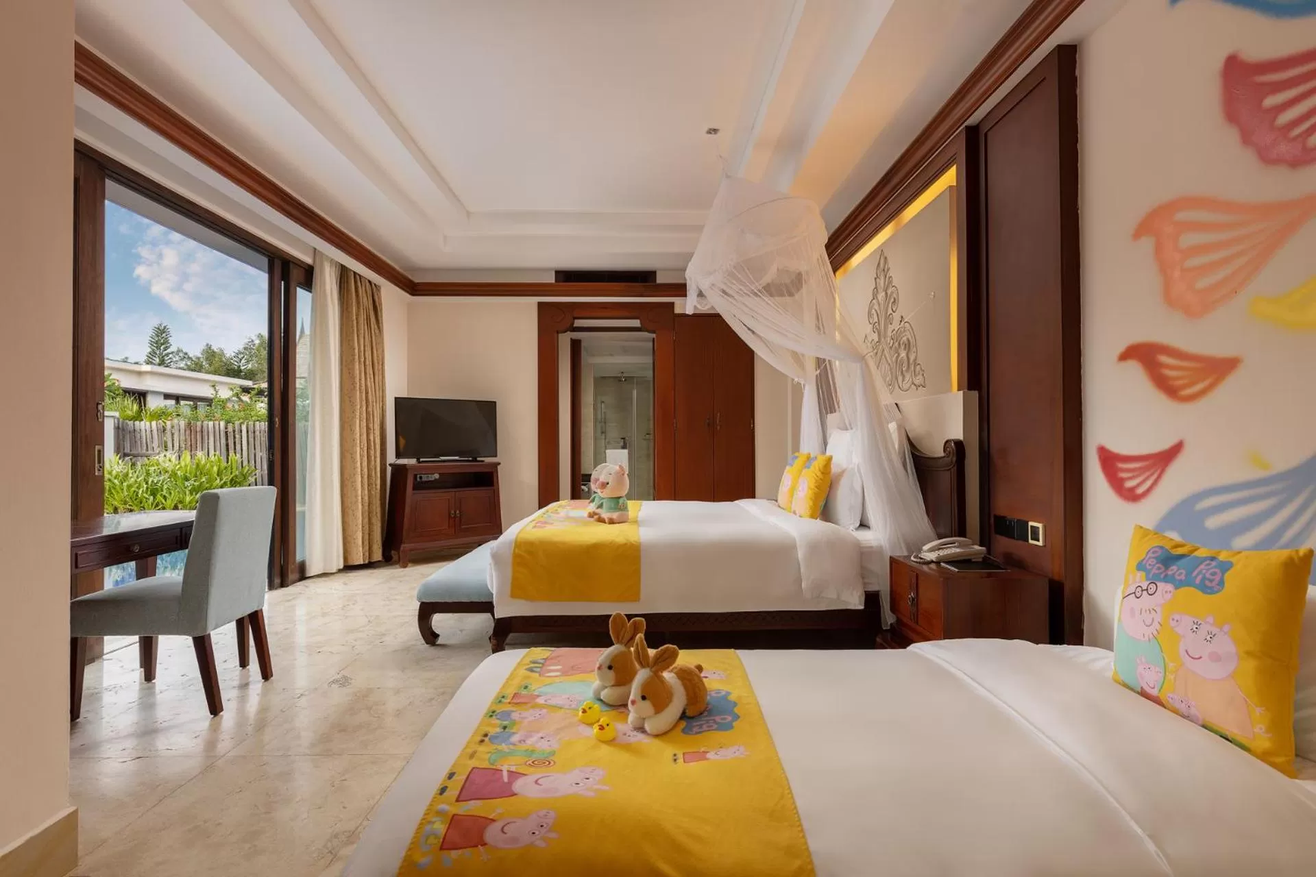 Photo of the whole room, Bed in Pullman Sanya Yalong Bay Villas & Resort