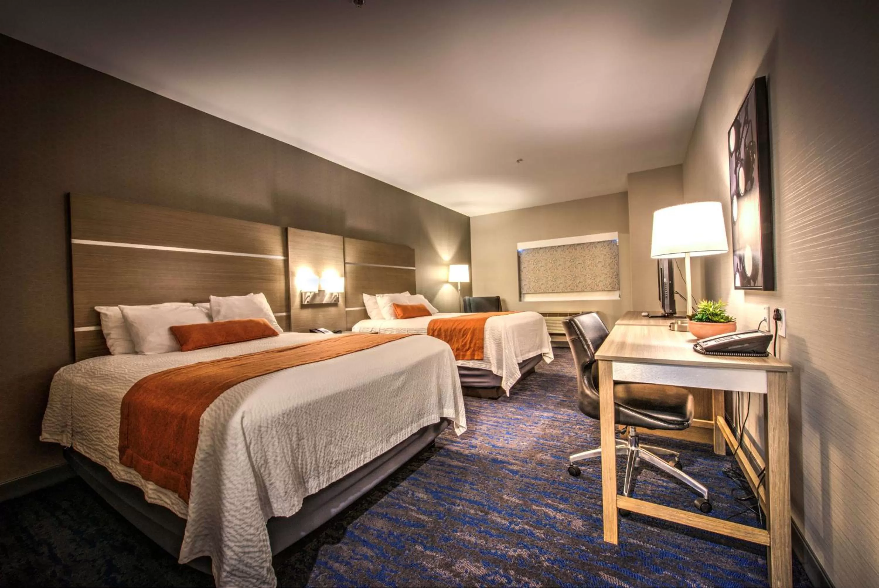 Bedroom, Bed in Best Western Plus Media Center Inn & Suites