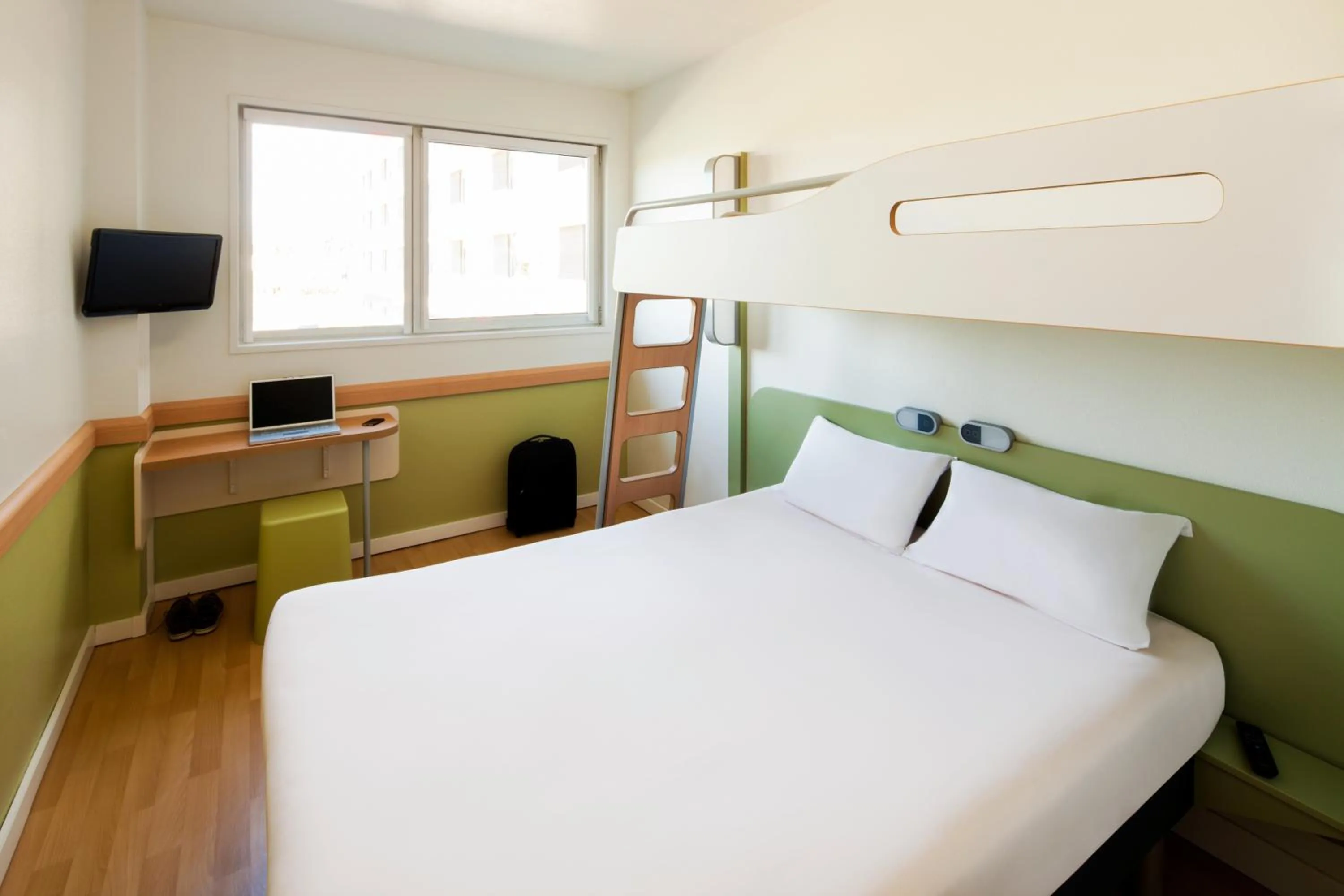 Photo of the whole room, Bed in Ibis Budget Madrid Vallecas