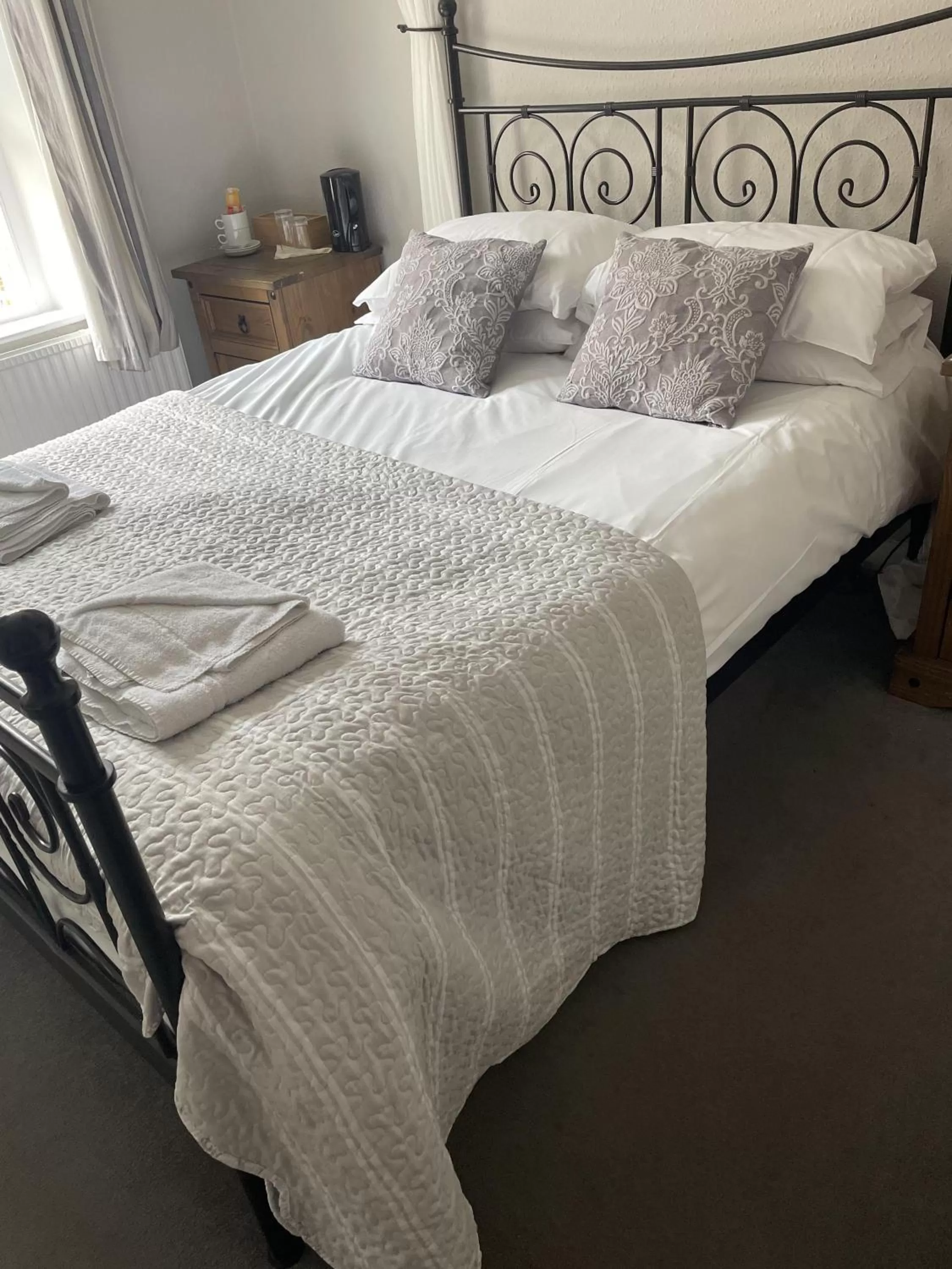 Bedroom in The Lamb Inn