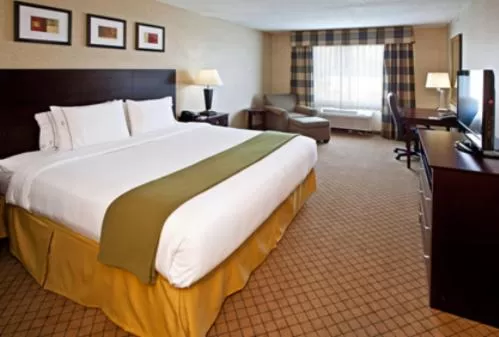 Bedroom, Bed in Holiday Inn Express Hotel & Suites Anderson by IHG
