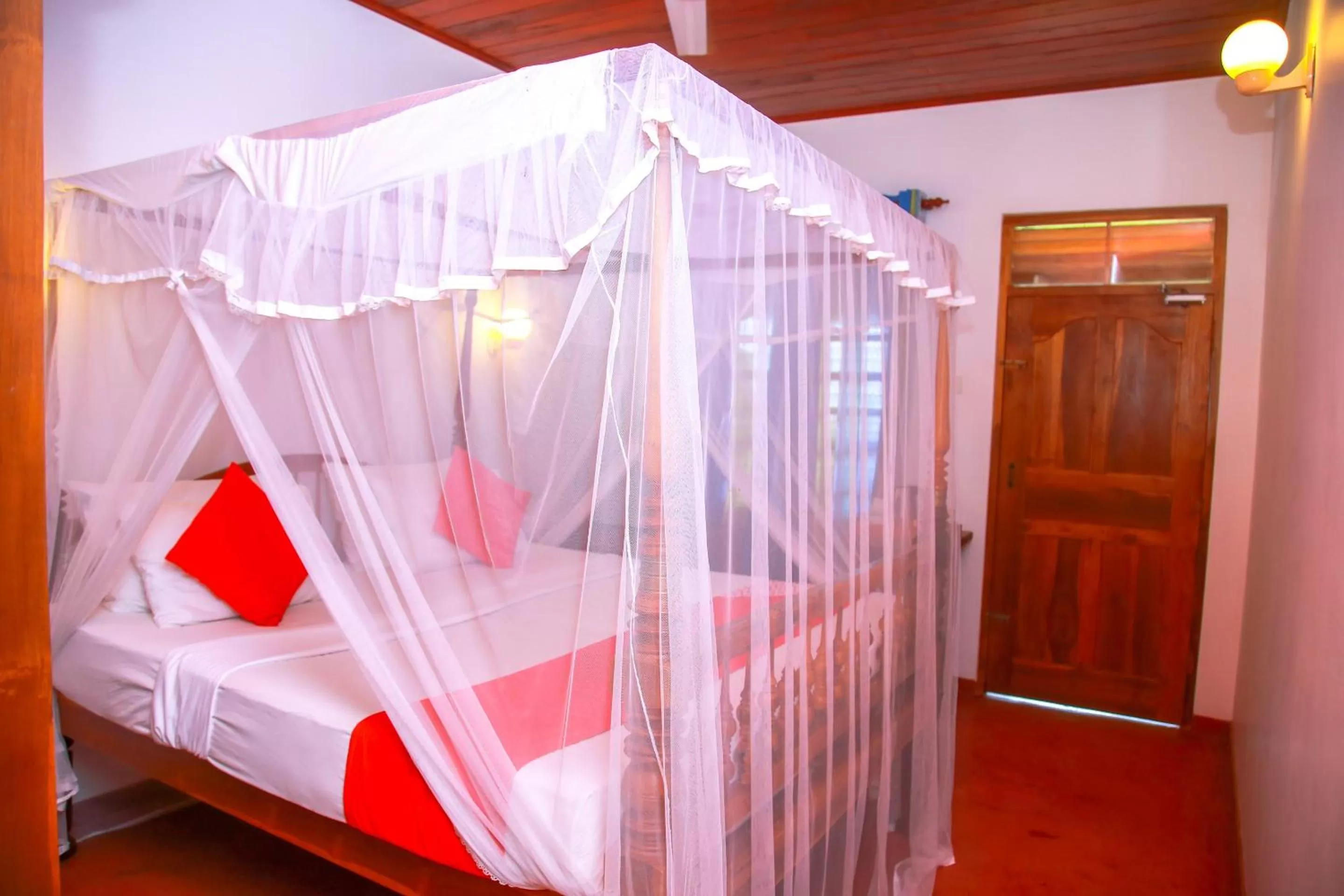 Bedroom, Bed in Surf Sea Breeze