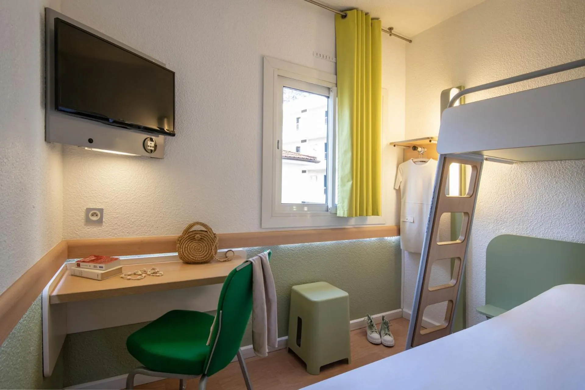 Bed in ibis budget Menton Bord de Mer