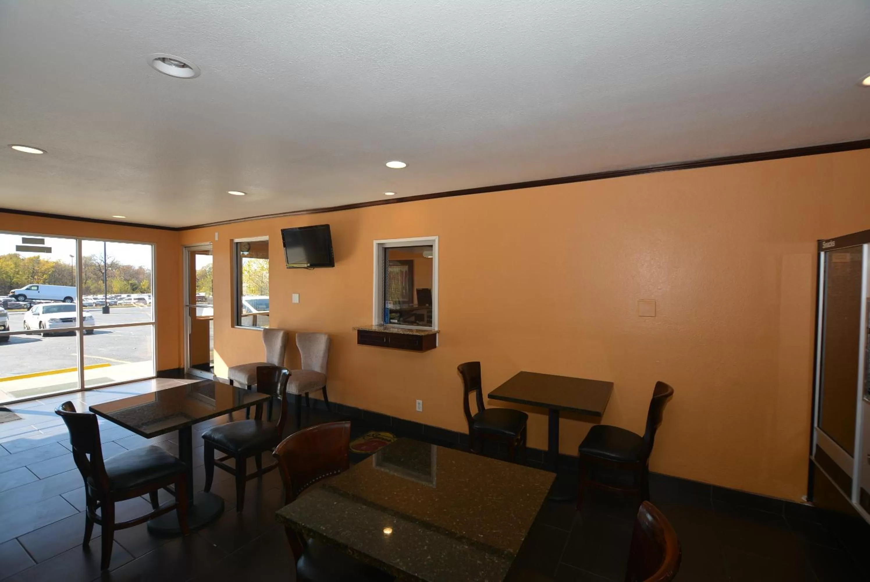 Restaurant/places to eat in Super 8 by Wyndham Midwest City OK