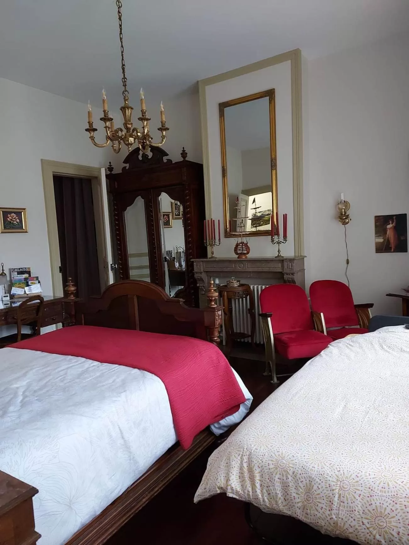 Photo of the whole room, Bed in B & B Les Secrets des Loges