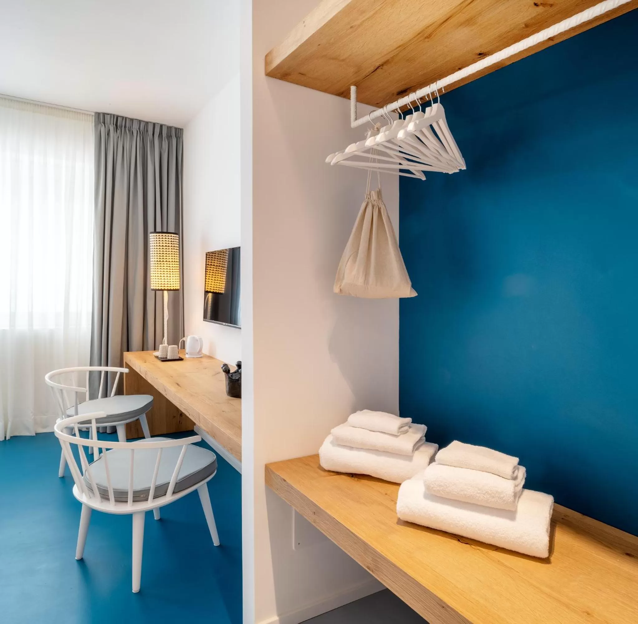 Photo of the whole room in Near Ortigia