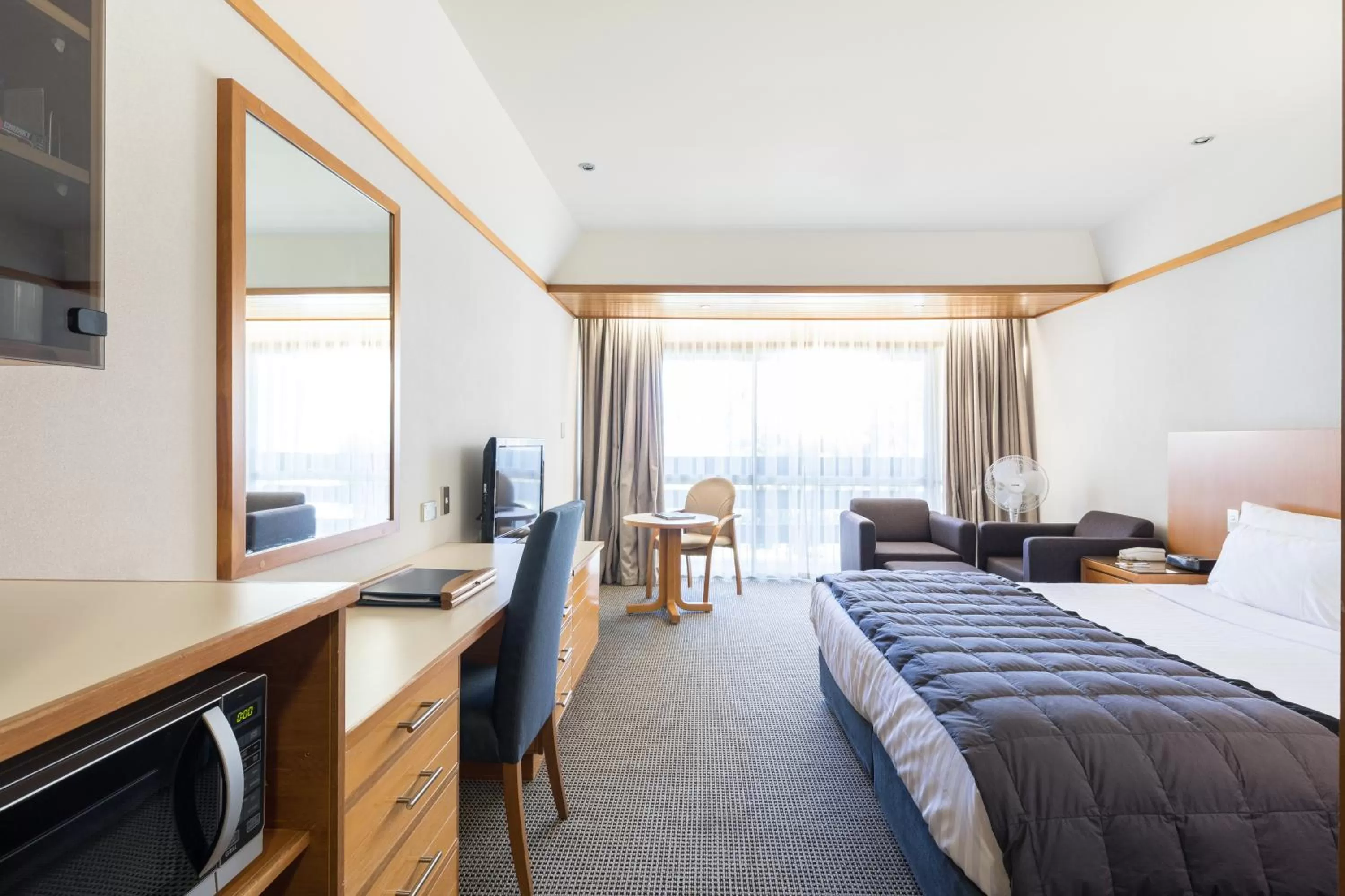 Photo of the whole room, Bed in Commodore Airport Hotel Christchurch