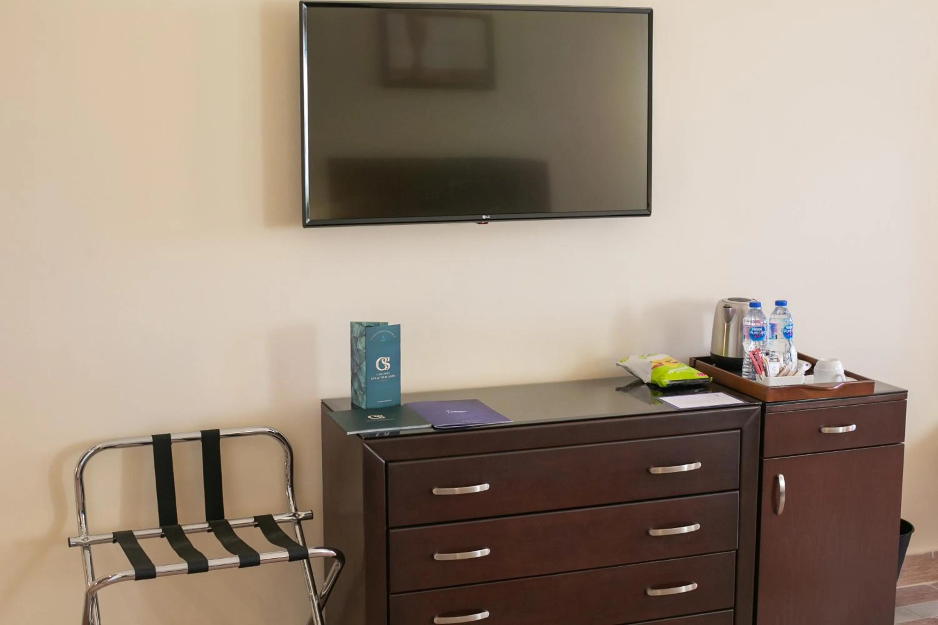 TV and multimedia in The Cascades Golf Resort, Spa & Thalasso