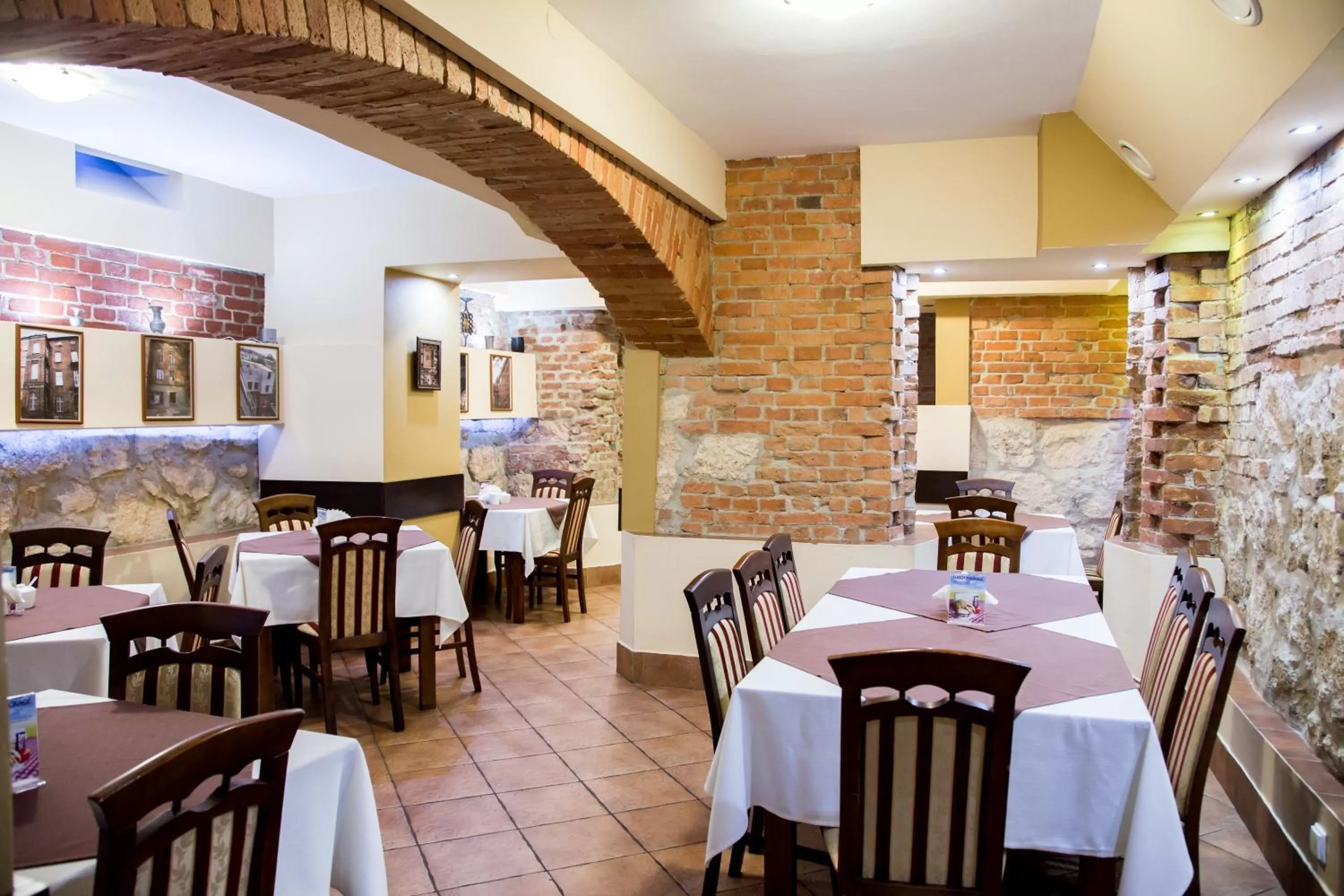 Restaurant/places to eat in Hotel Maksymilian