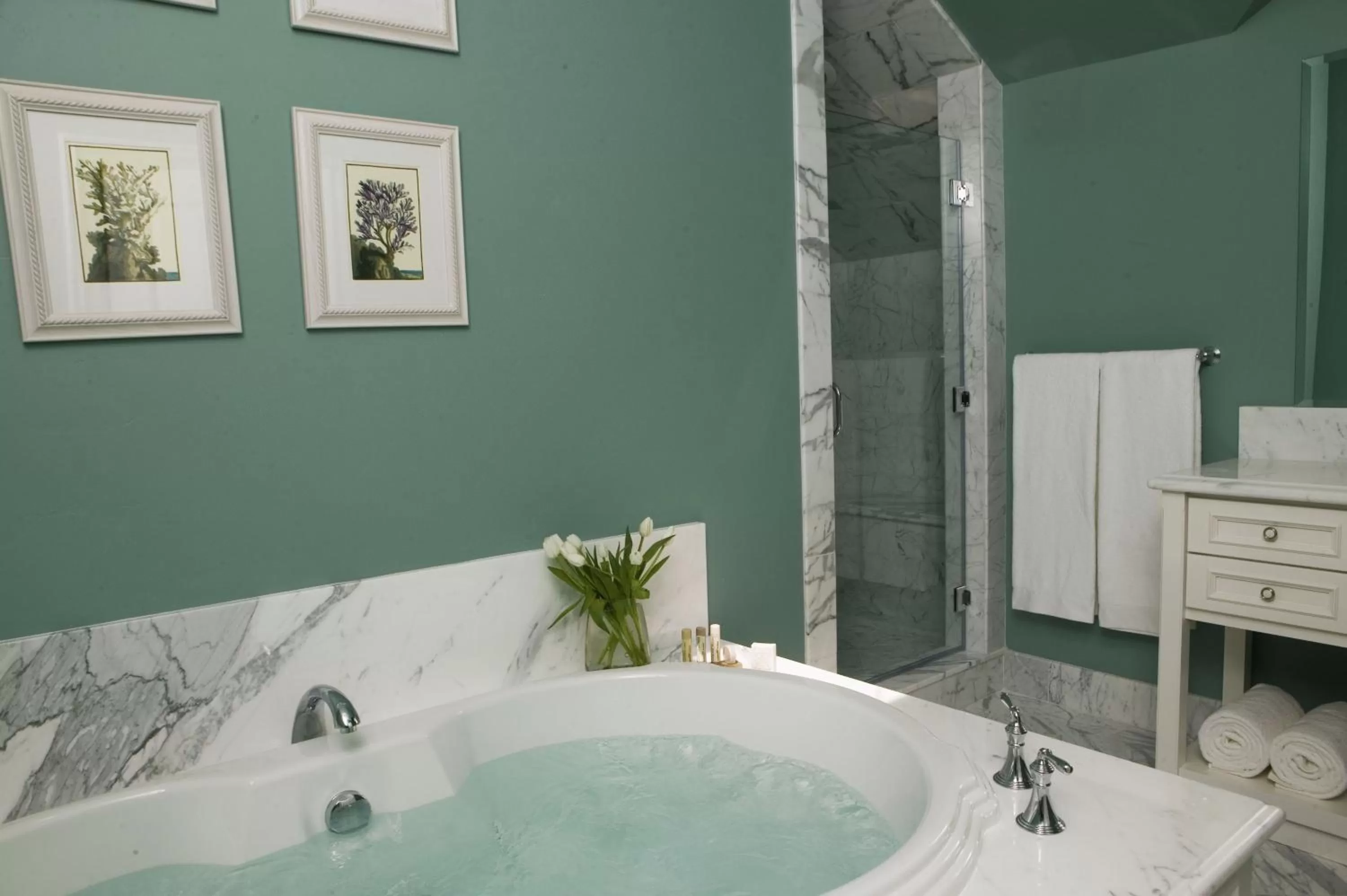 Bathroom in West Cliff Inn, A Four Sisters Inn