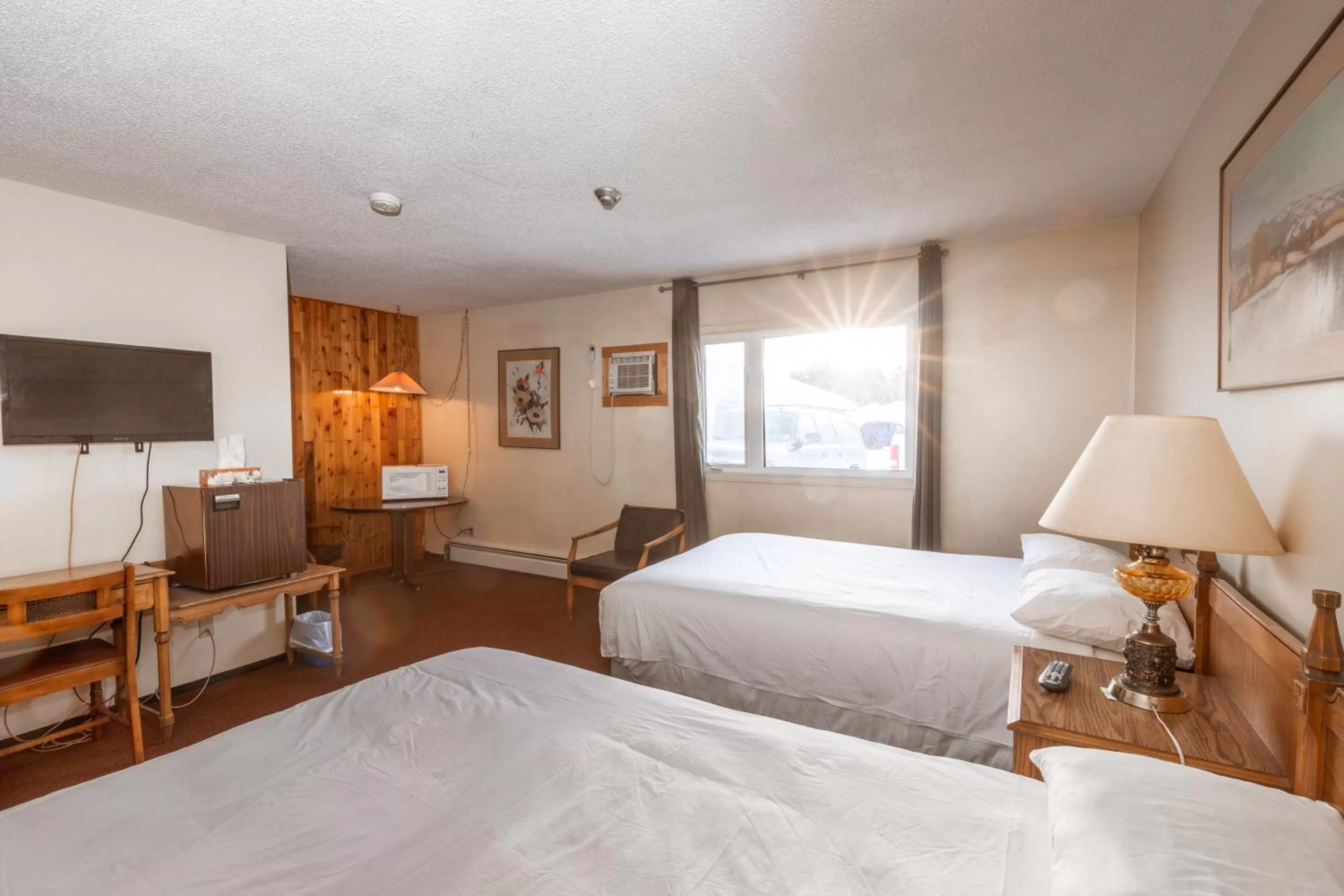 Bed in Englehart Motel