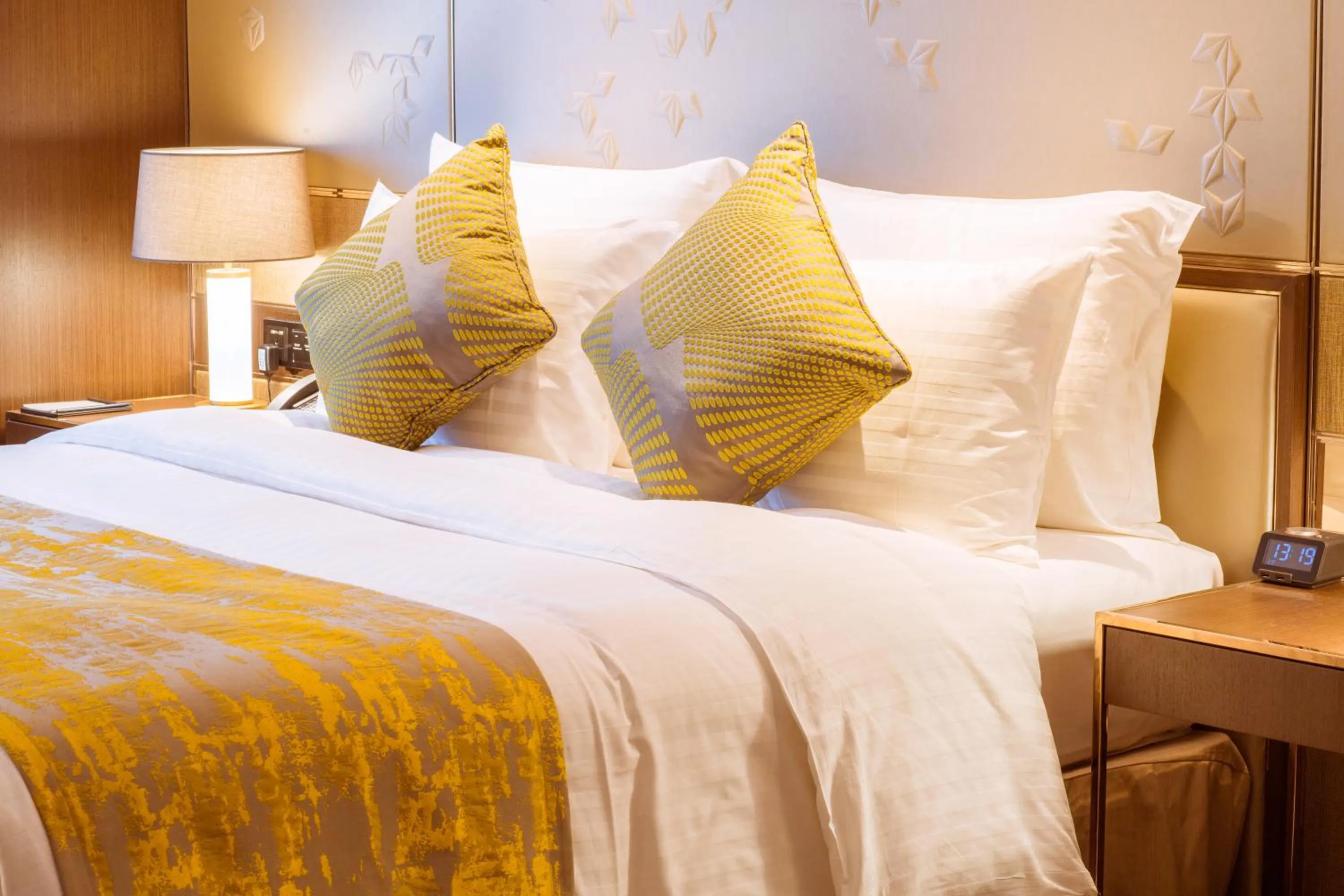 Bed in Golden Tulip Shanghai Hongqiao- A Louvre Hotel