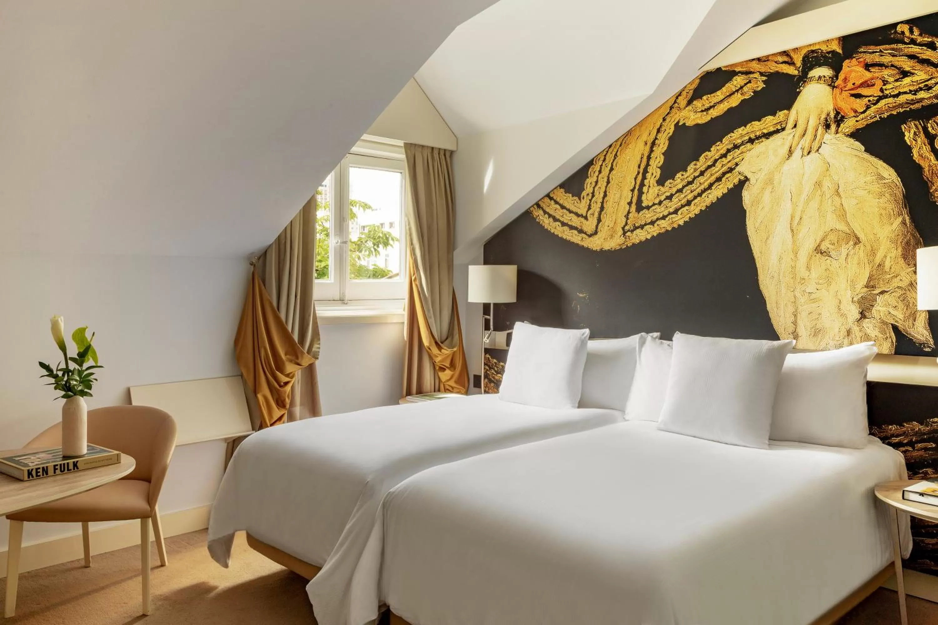 Bed in Palacio de los Duques Gran Meliá - The Leading Hotels of the World