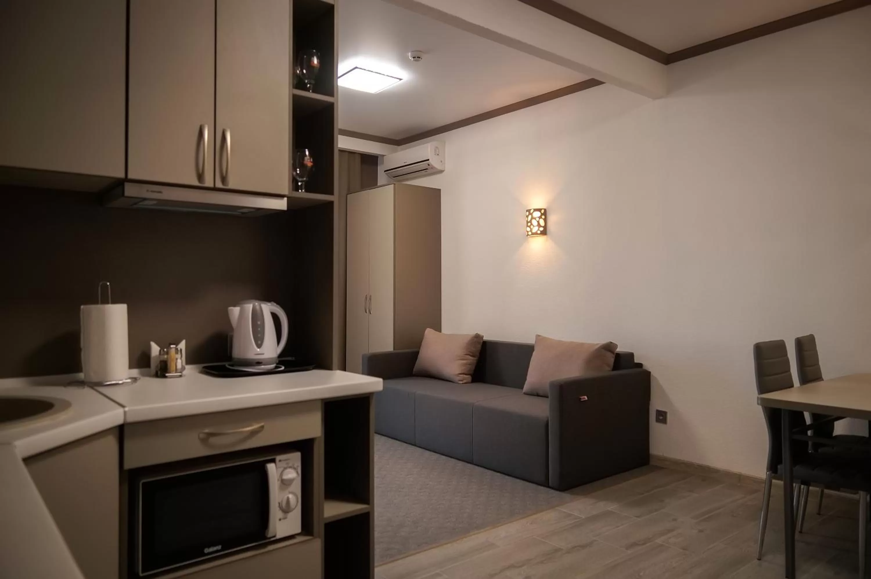 Kitchen/Kitchenette in Delta Hotel