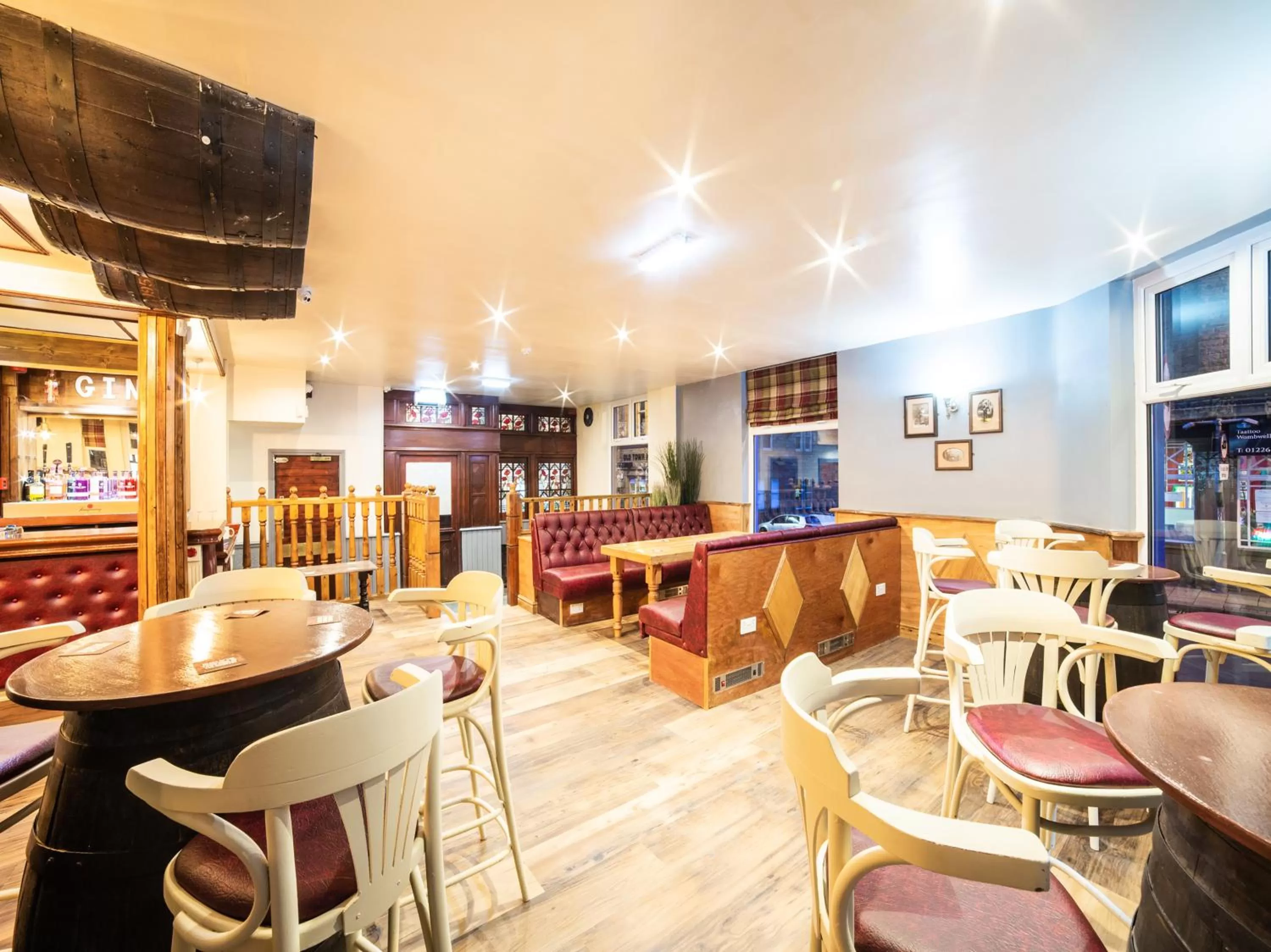 Restaurant/places to eat in Churchill's Hotel