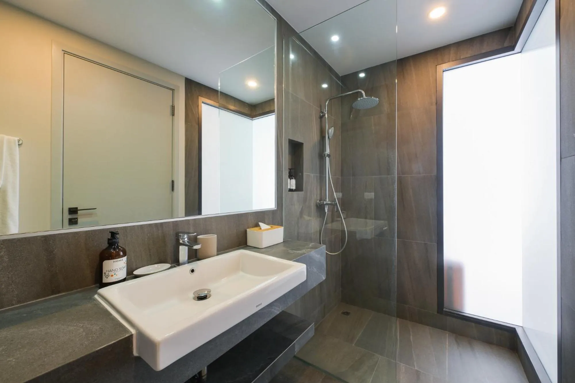 Shower in HOMA Phuket Town