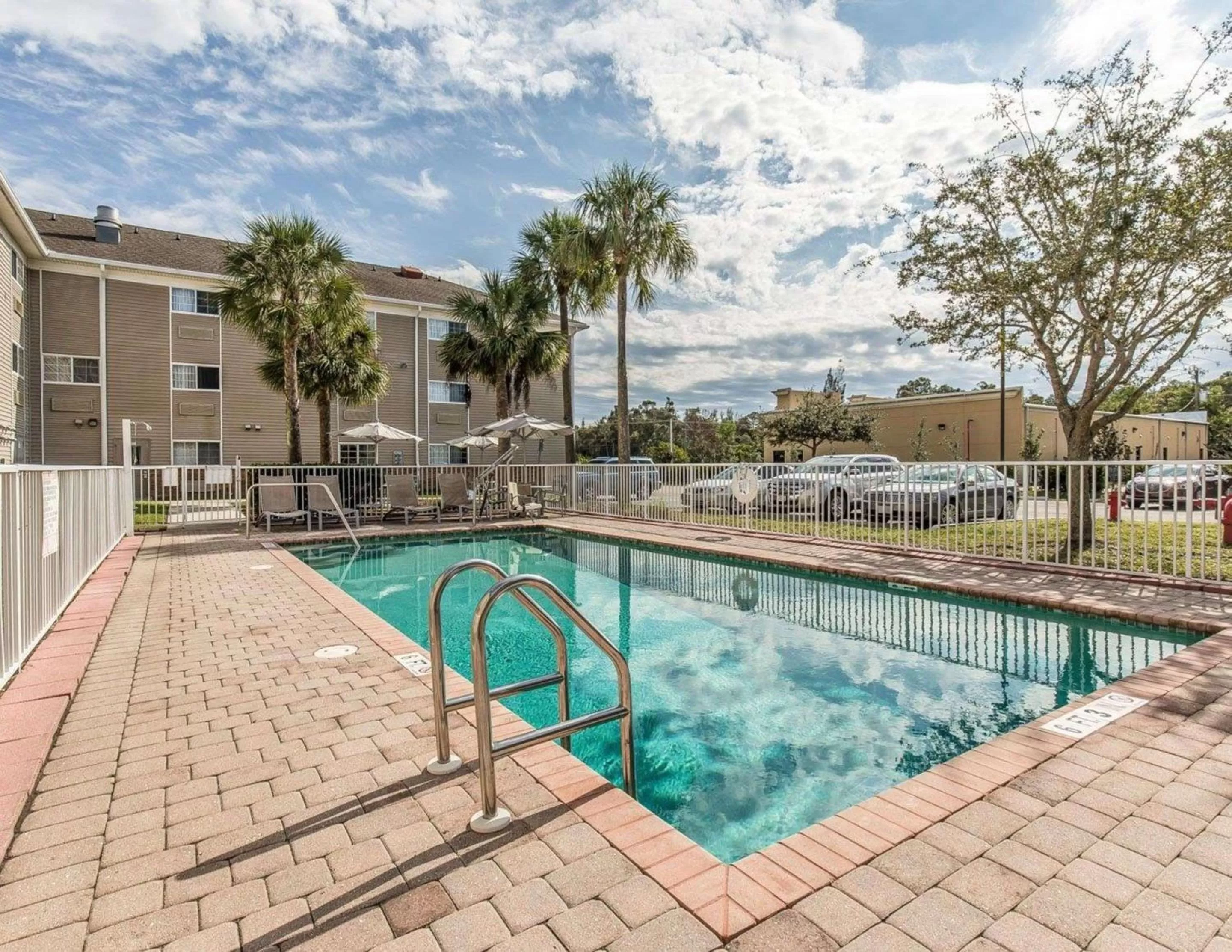 Swimming pool in Suburban Studios Fort Myers Cape Coral