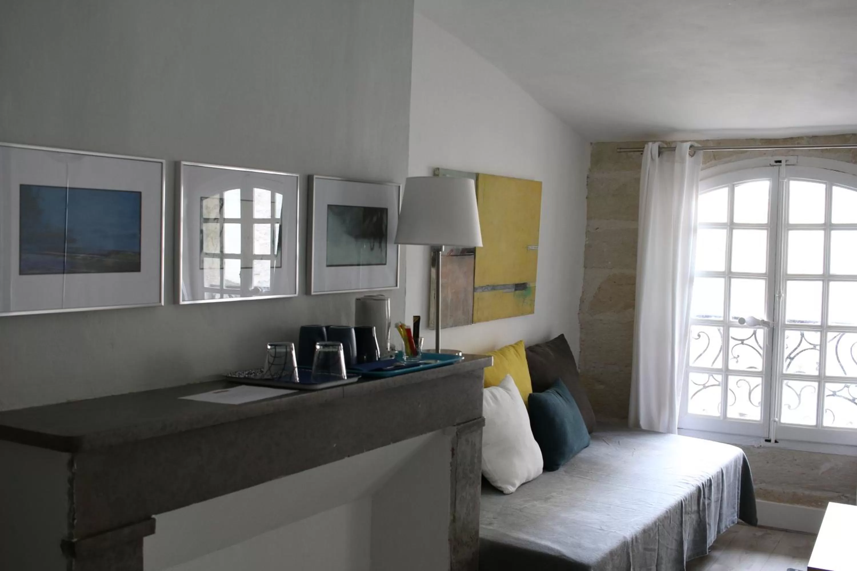 Photo of the whole room, Bed in In Situ B&B