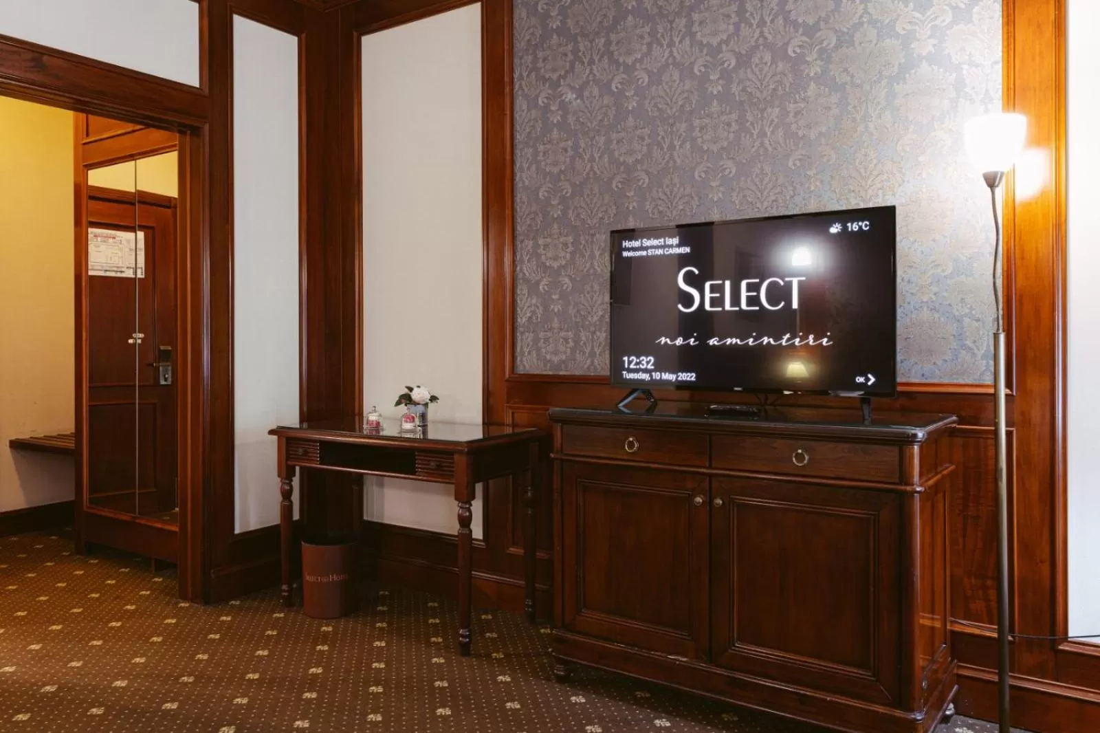 TV/Entertainment Center in Hotel Select