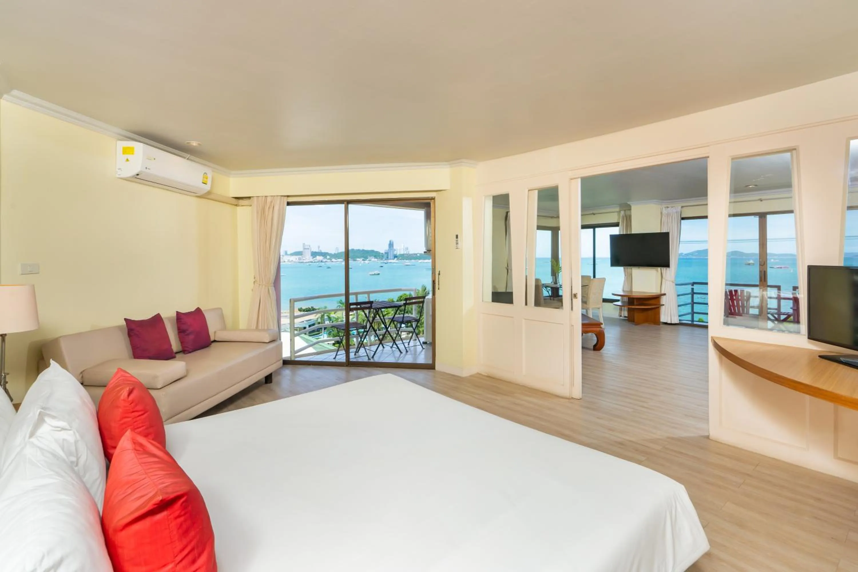 Sea view, Bed in Bella Villa Metro