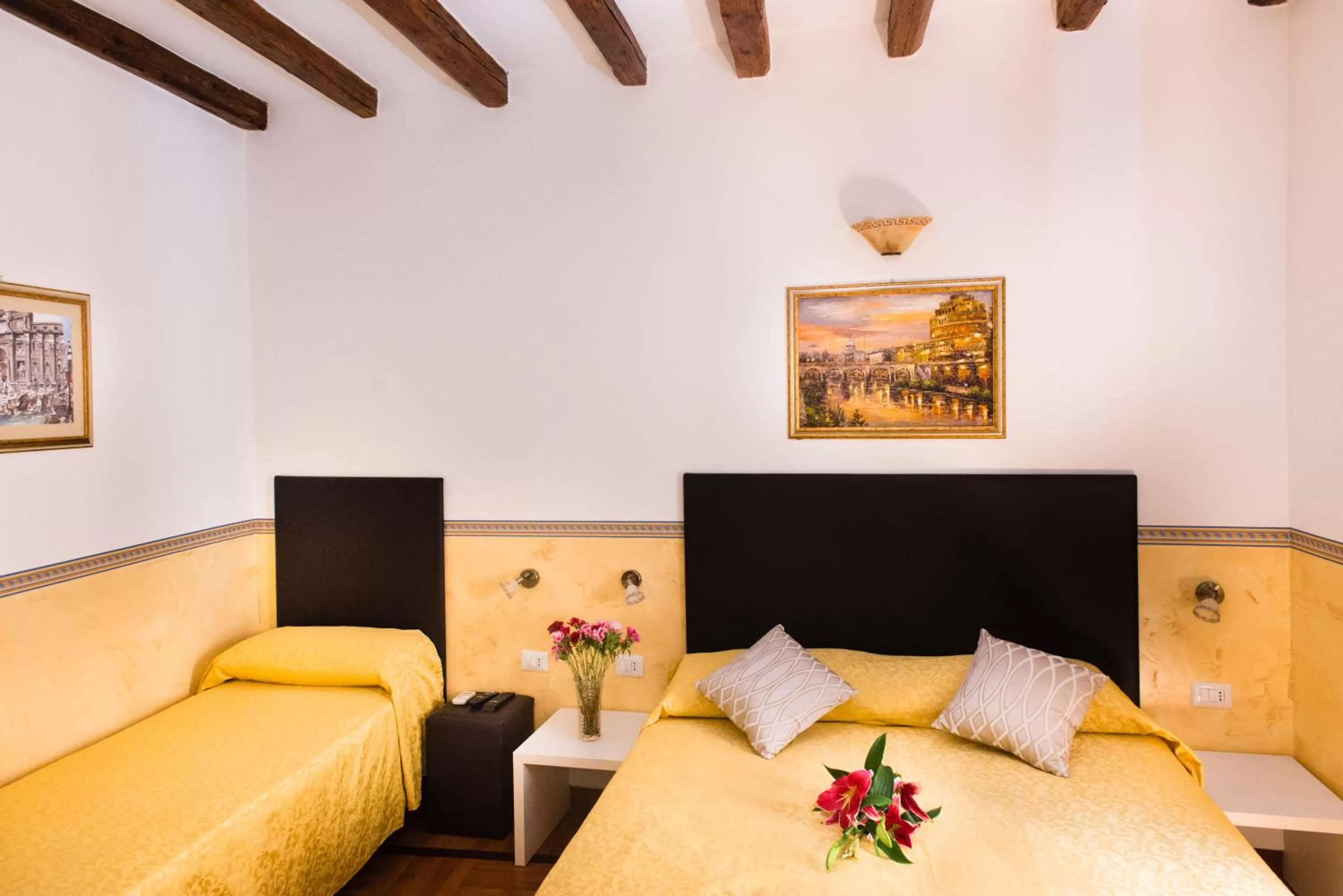 Photo of the whole room, Bed in Domus Popolo