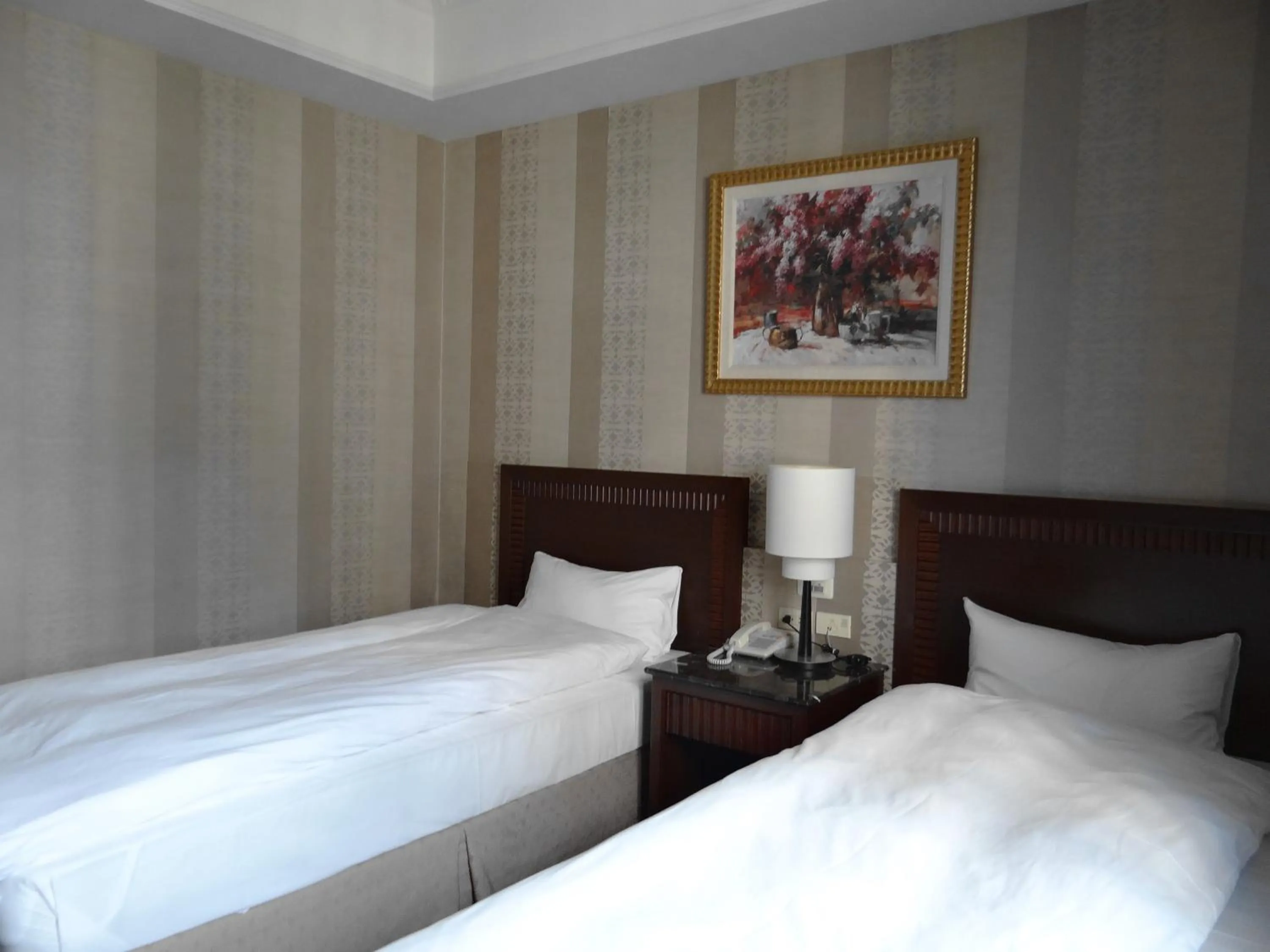 bunk bed, Bed in Wuzhou Hotel