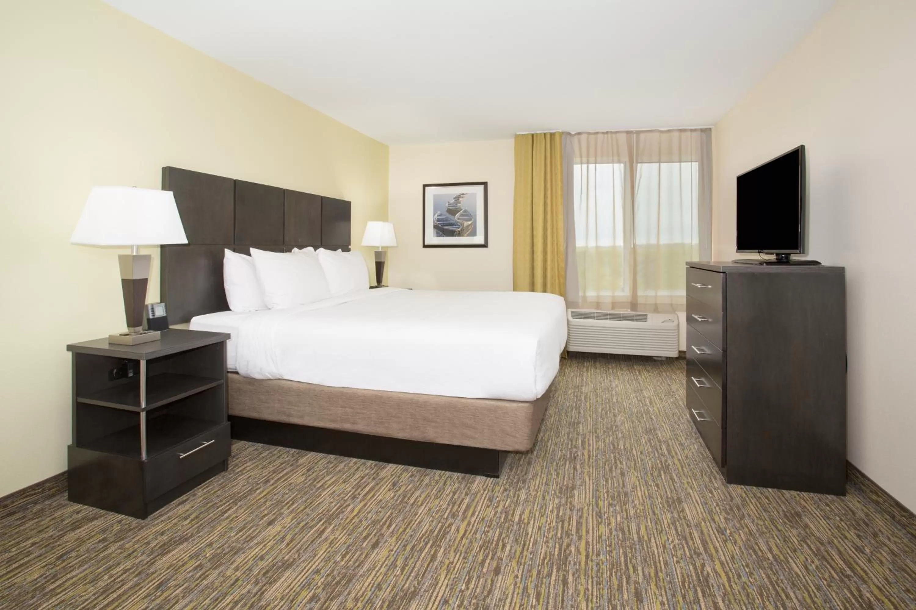 Photo of the whole room, Bed in Candlewood Suites Longmont - Boulder Area by IHG